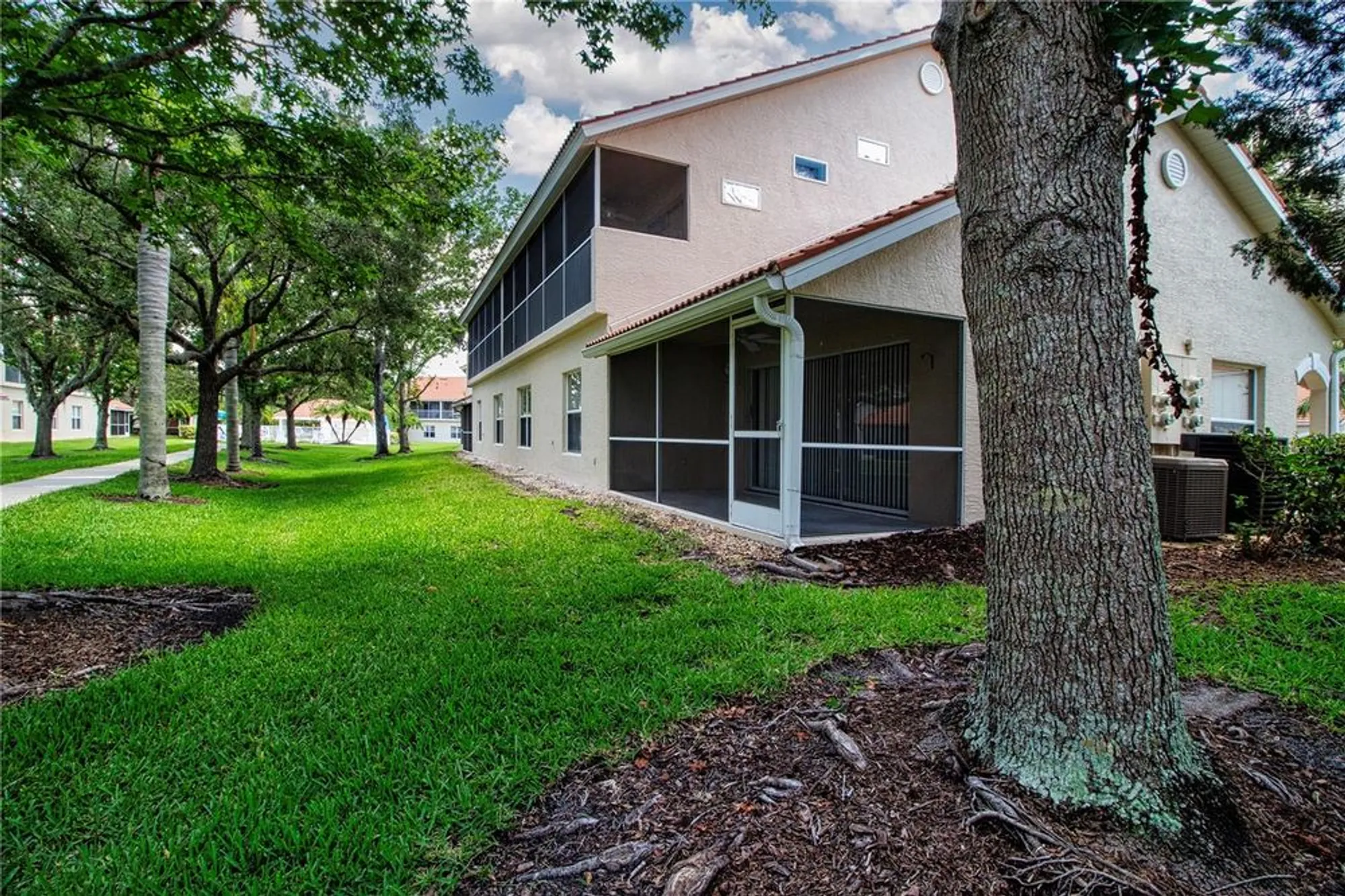 Property Slideshow image 3 of 37 | 7139 cedar hollow cir # 101, Bradenton, FL, 34203