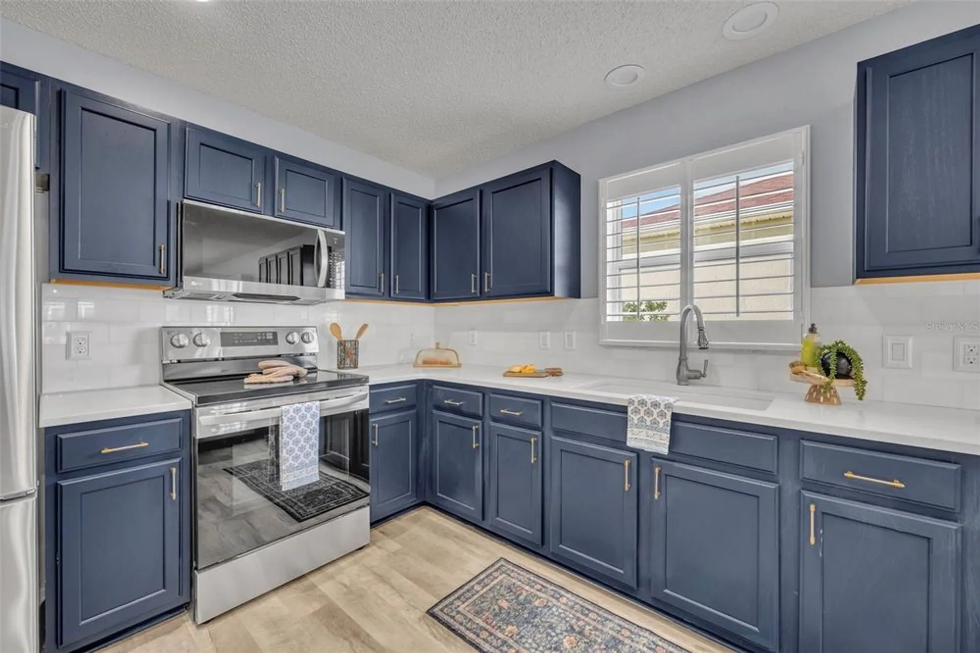 Property Slideshow image 8 of 54 | 1428 almanza dr, Lady Lake, FL, 32159