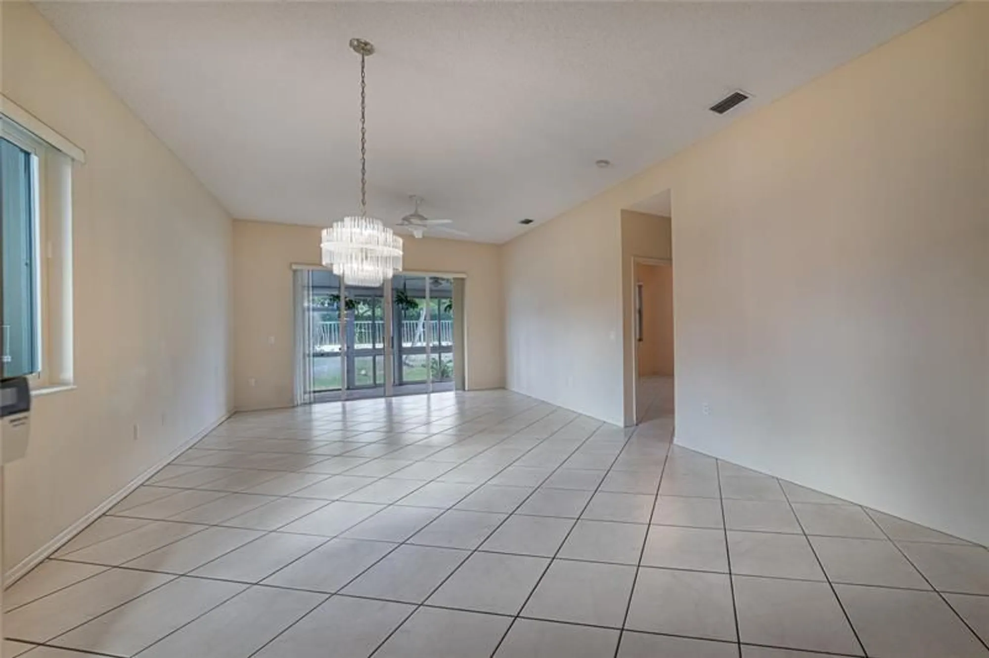 Property Slideshow image 6 of 39 | 10152 lombardy dr # 10152, Tamarac, FL, 33321