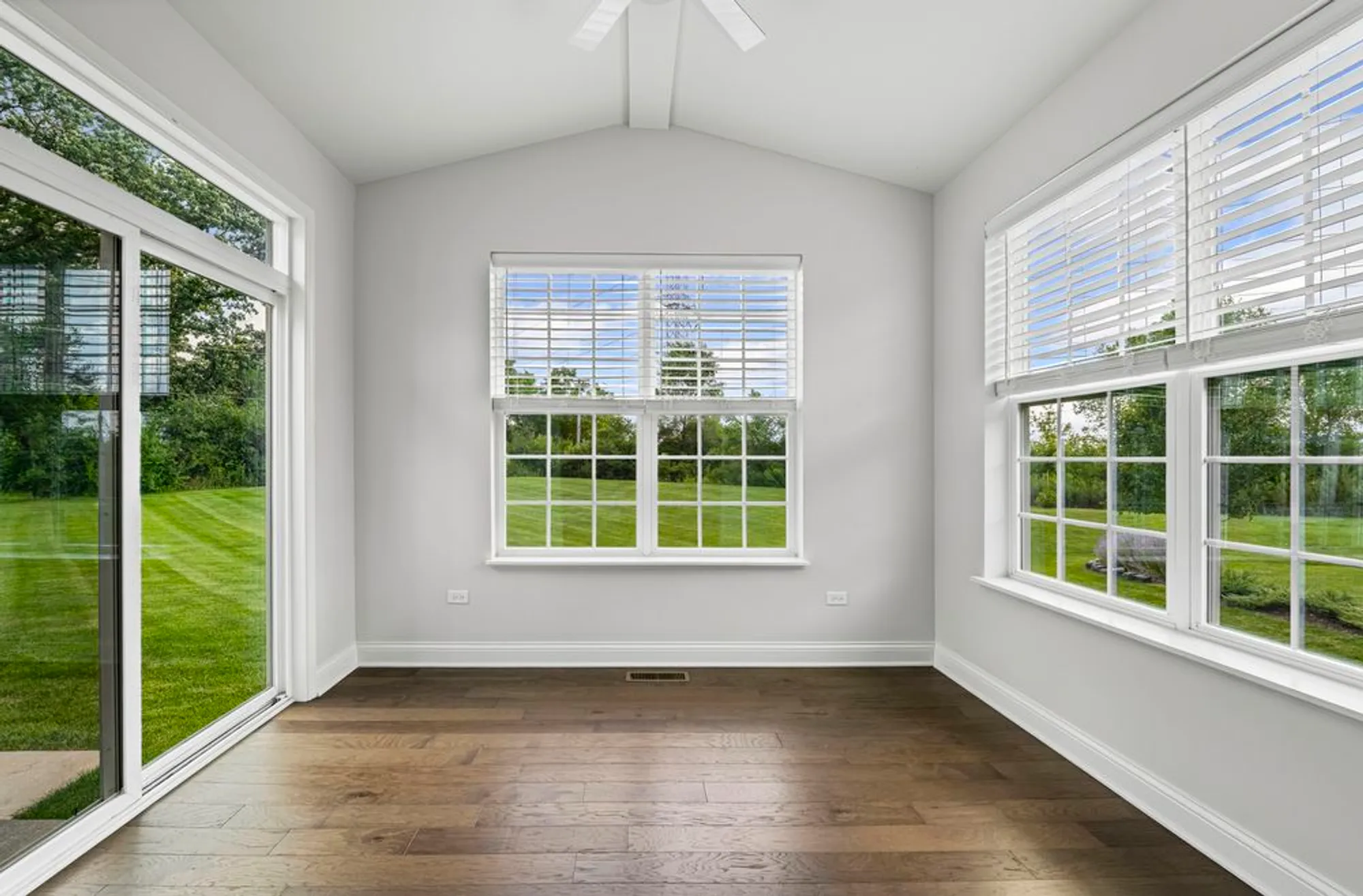 Property Slideshow image 11 of 29 | 1117 black cherry dr, Crystal Lake, IL, 60012