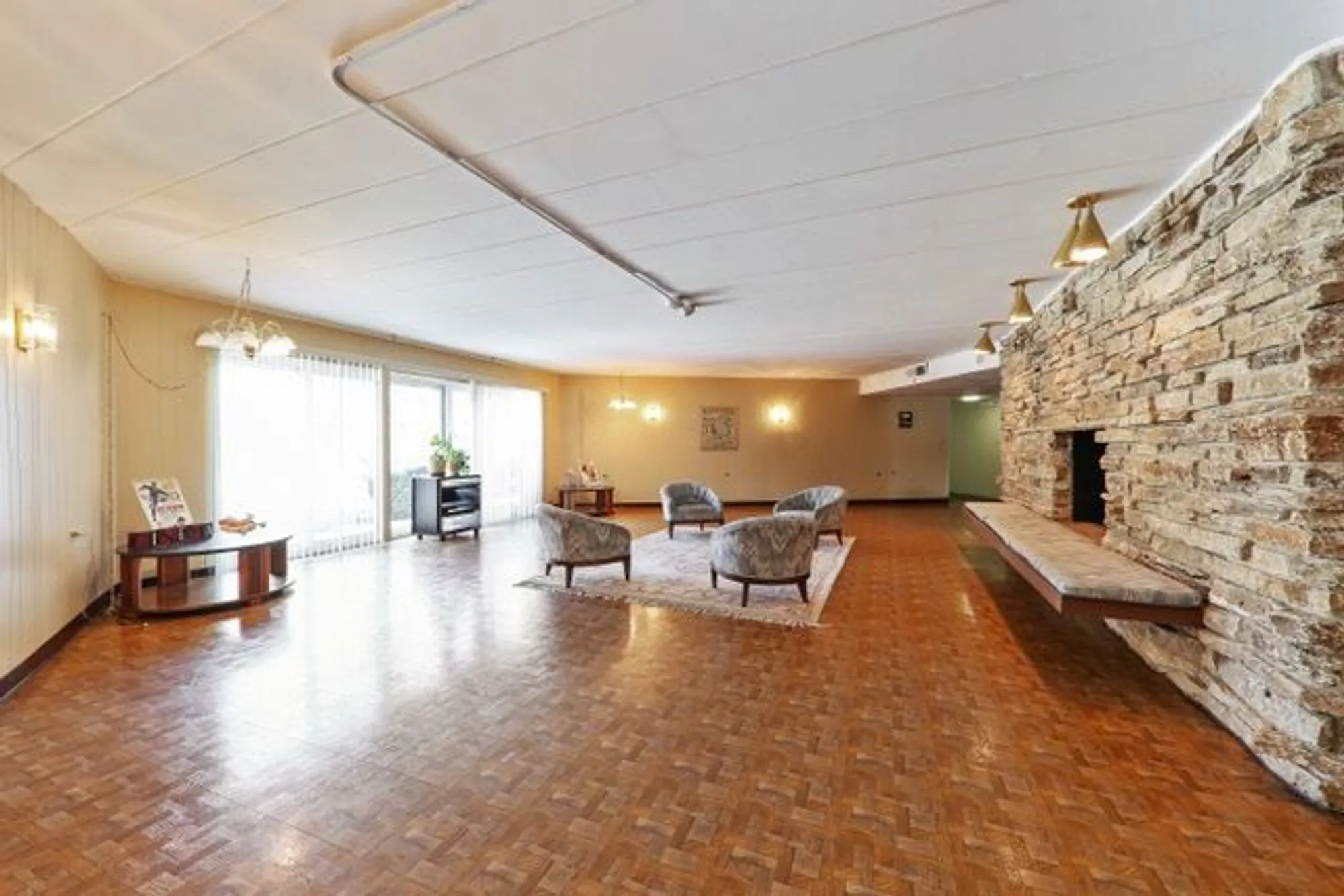 Property Slideshow image 18 of 25 | 5540 walnut ave apt 6b, Downers Grove, IL, 60515