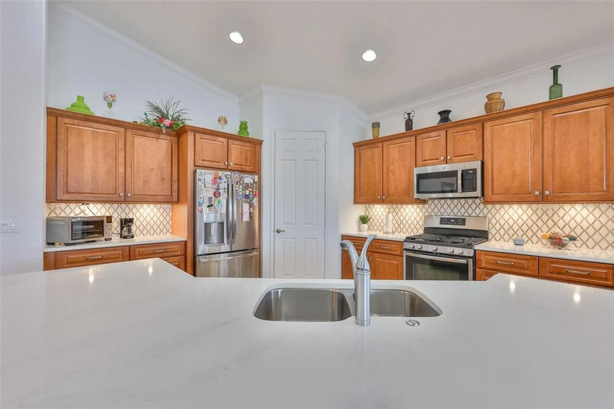 Property Slideshow image 9 of 57 | 1360 emerald dunes dr, Sun City Center, FL, 33573