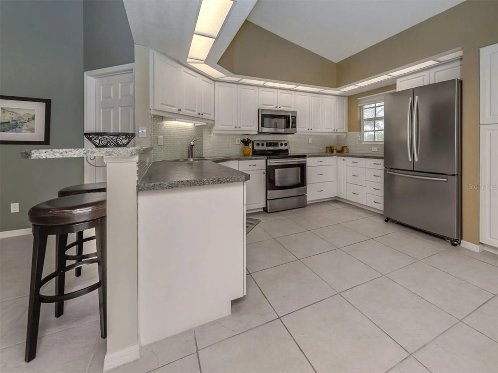 Property Slideshow image 18 of 76 | 805 montrose dr 203, Venice, FL, 34293