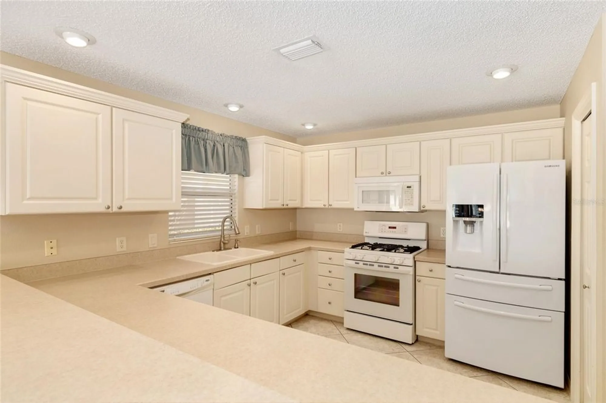 Property Slideshow image 10 of 48 | 2117 smoaks st, The Villages, FL, 32162