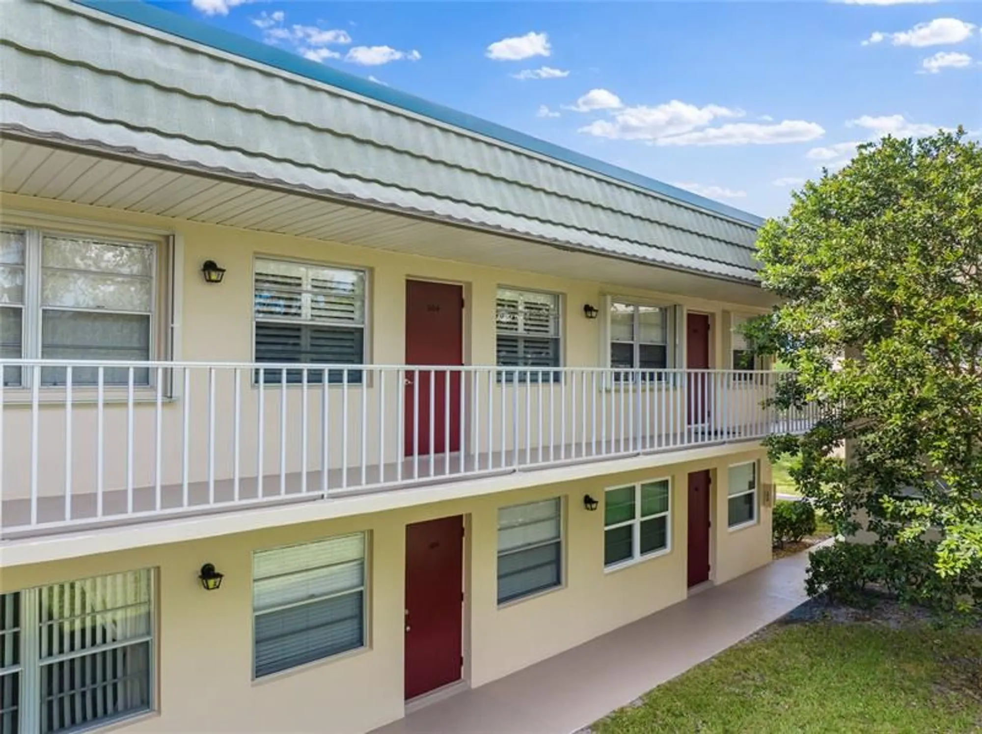 Property Slideshow image 2 of 20 | 27 vista gardens trl apt 204, Vero Beach, FL, 32962