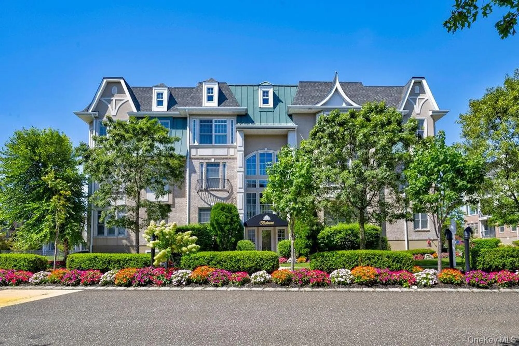 Property Slideshow image 16 of 16 | 323 roosevelt way, Westbury, NY, 11590