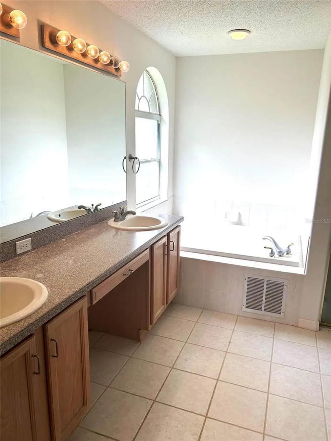 Property Slideshow image 13 of 40 | 11904 aranda ct, Hudson, FL, 34667