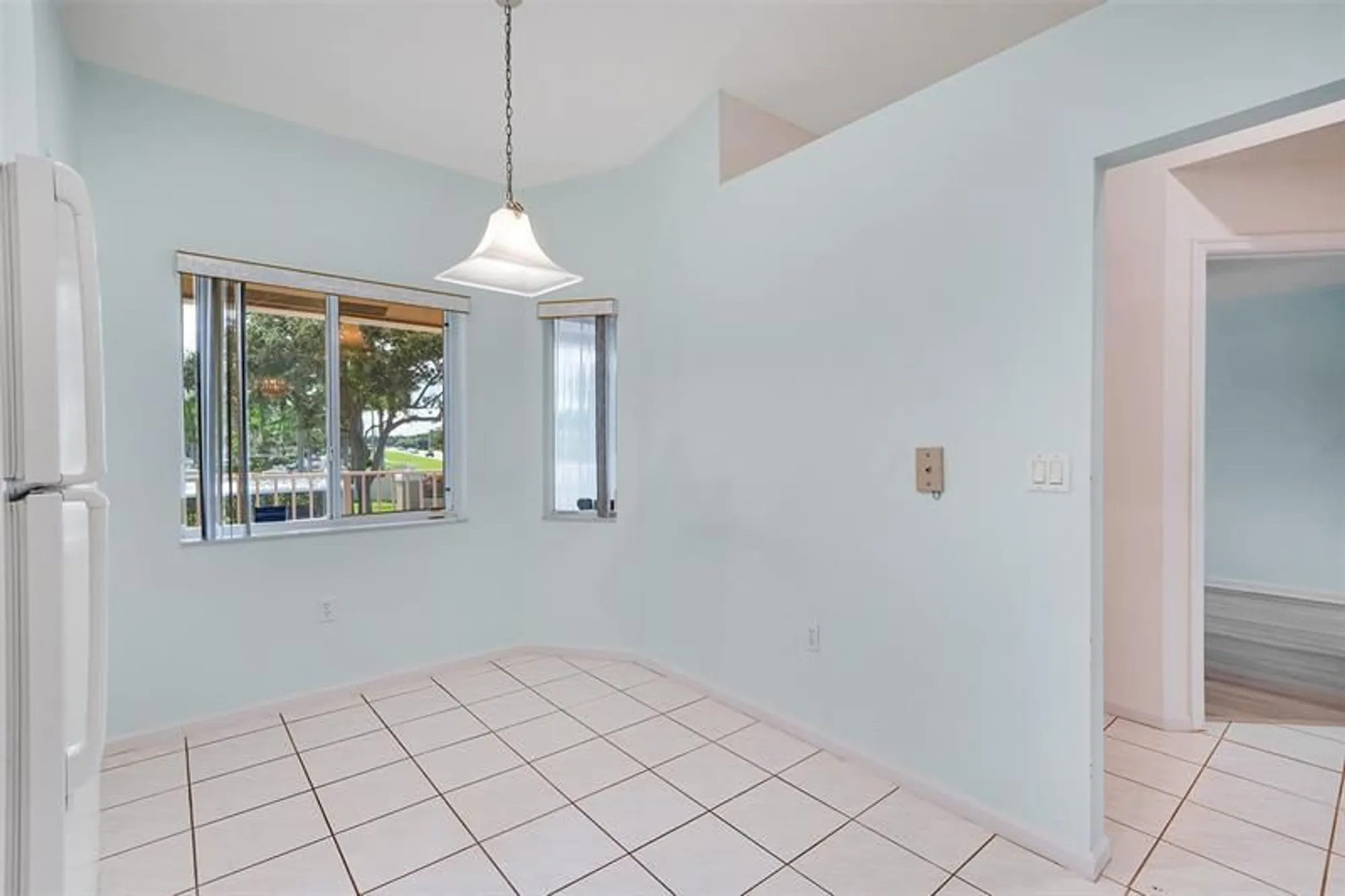 Property Slideshow image 10 of 36 | 5876 regal glen dr 201, Boynton Beach, FL, 33437
