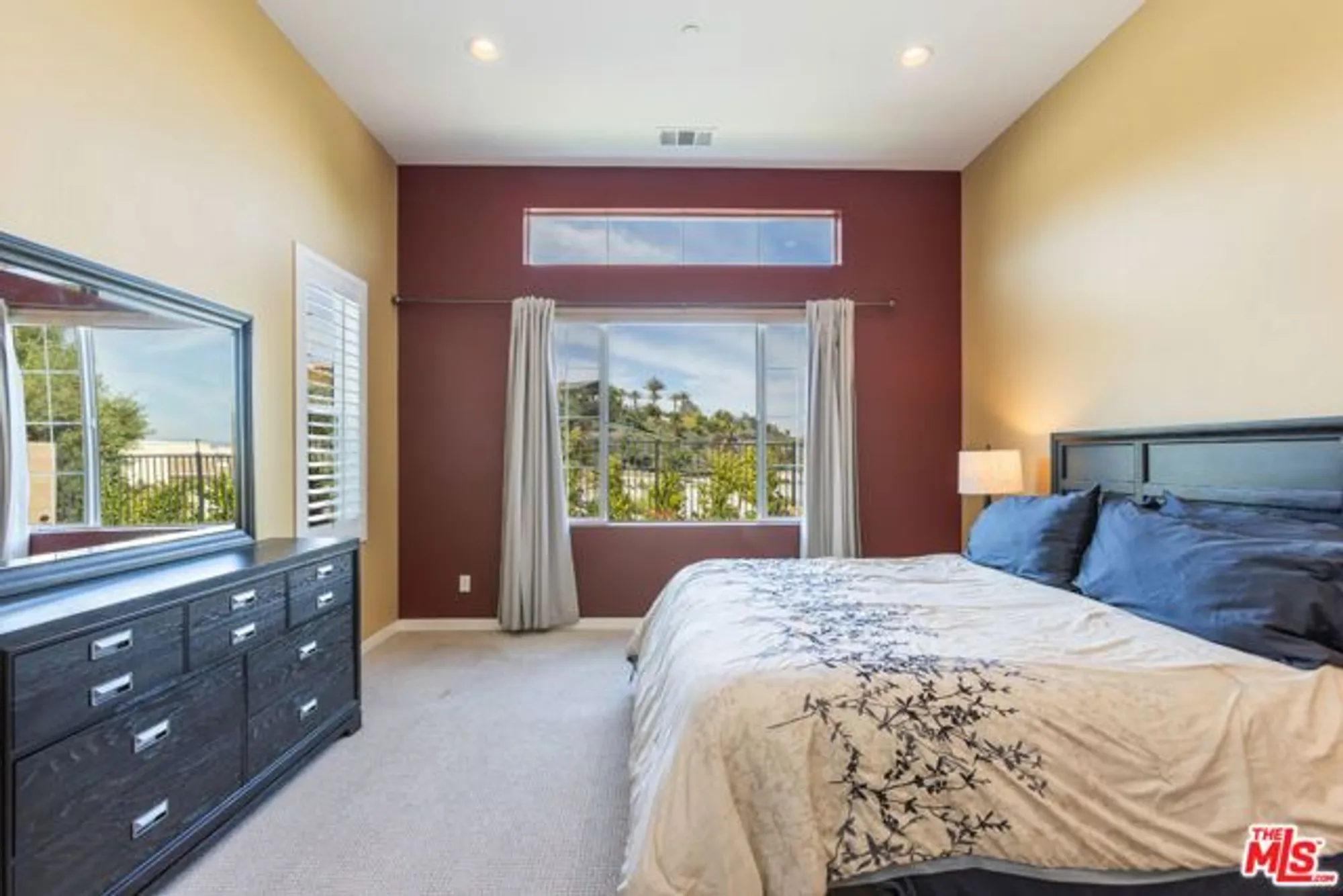 Property Slideshow image 19 of 33 | 25105 citron ln, Canyon Country, CA, 91387