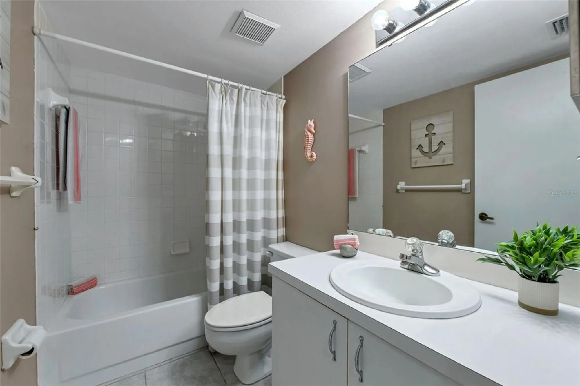 Property Slideshow image 26 of 27 | 6908 drewrys blf 704, Bradenton, FL, 34203