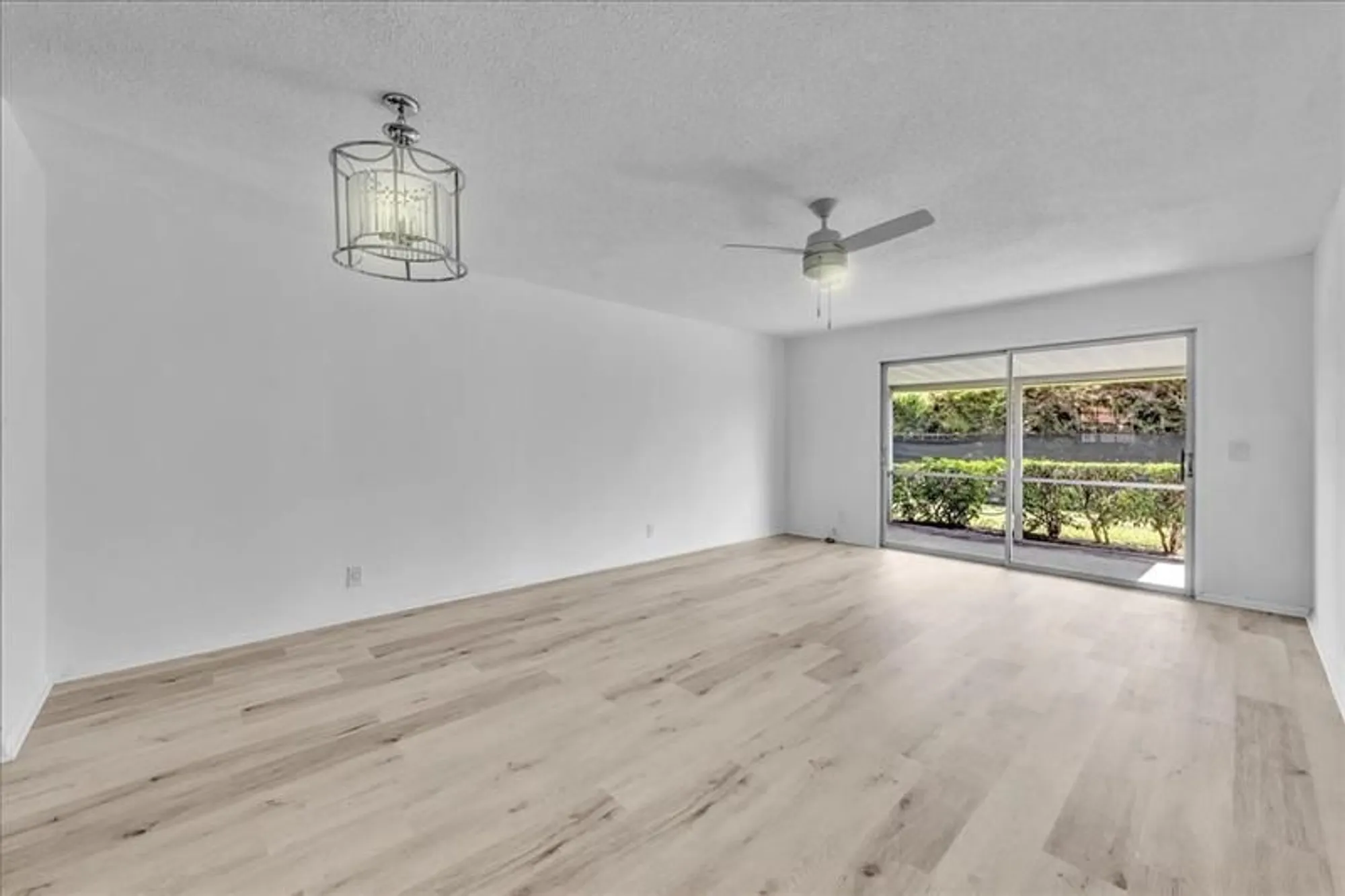 Property Slideshow image 13 of 38 | 123 amherst ln # 123, Lake Worth, FL, 33467