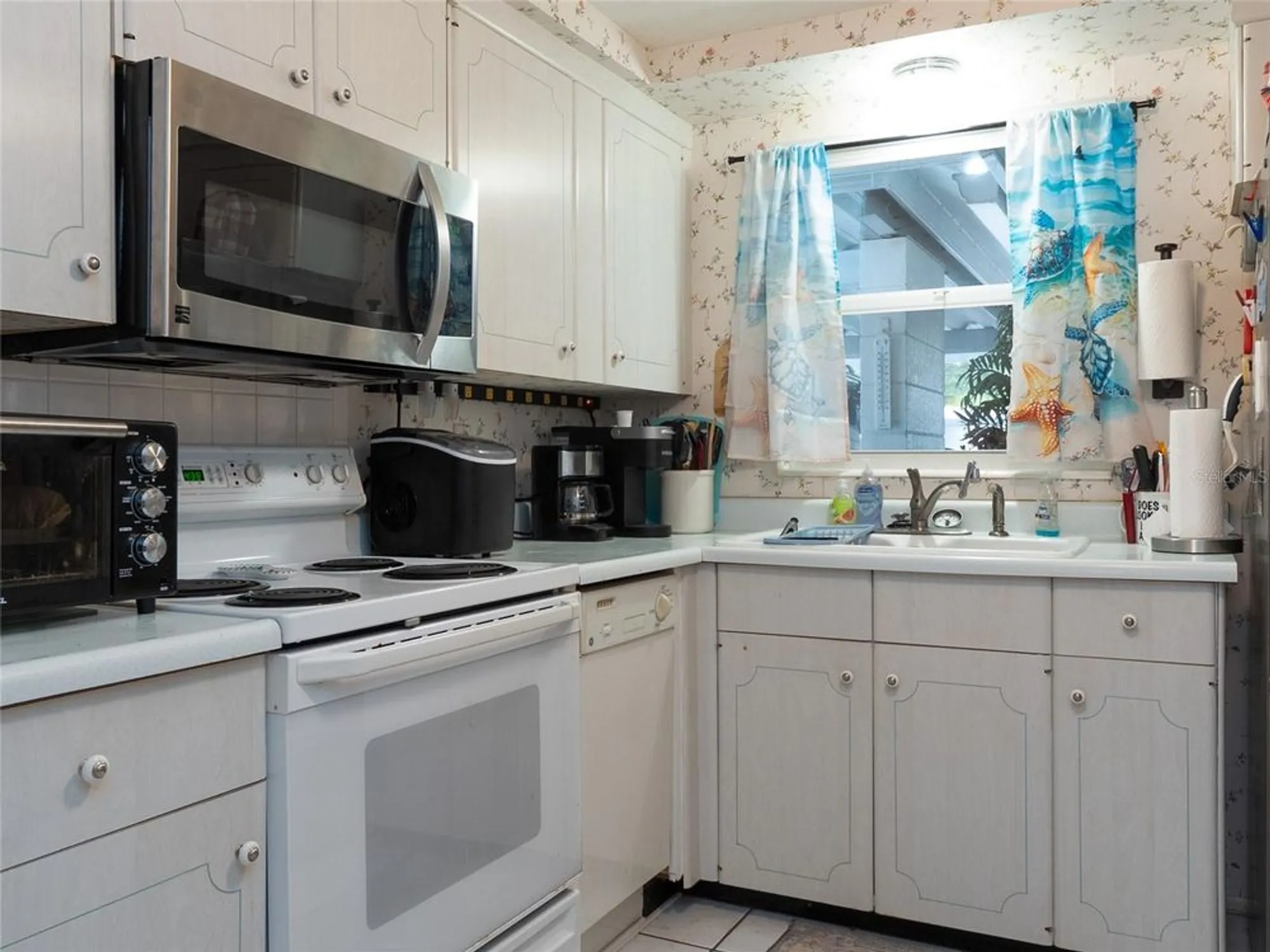 Property Slideshow image 7 of 21 | 1741 caribbean cir 13, Venice, FL, 34293