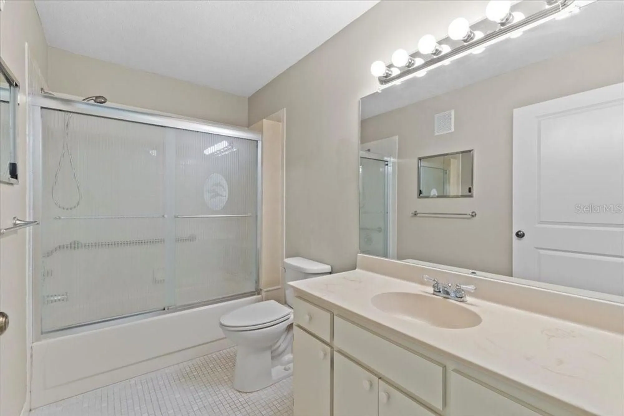 Property Slideshow image 27 of 37 | 2192 swedish dr apt 10, Clearwater, FL, 33763