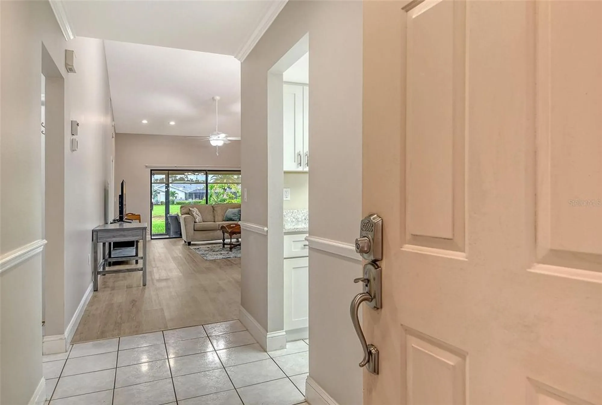 Property Slideshow image 5 of 38 | 6261 timber lake dr f6, Sarasota, FL, 34243