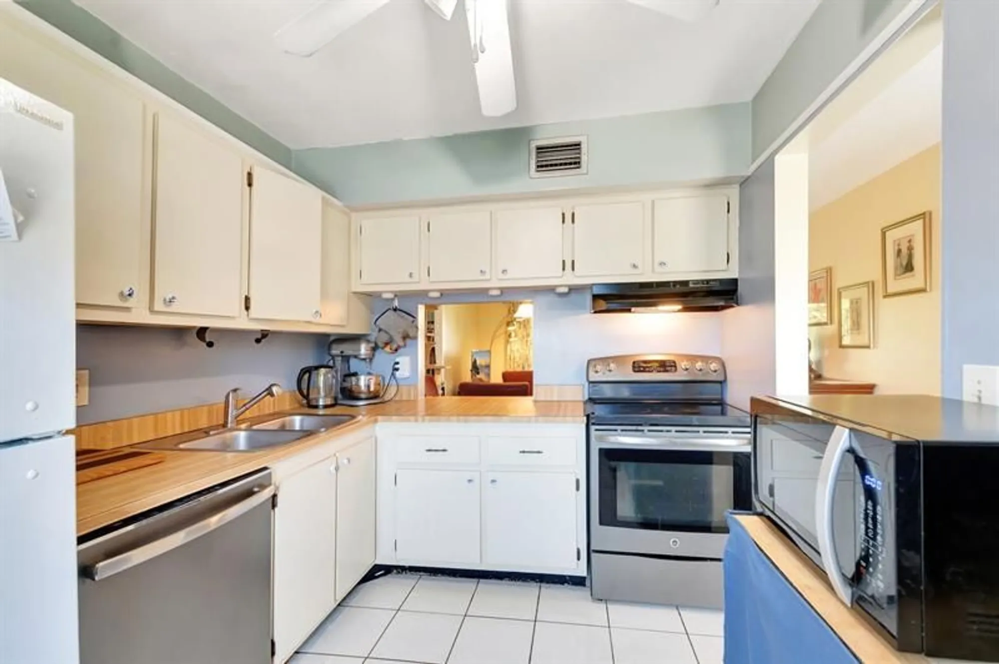 Property Slideshow image 5 of 67 | 100 lake meryl dr 201, West Palm Beach, FL, 33411
