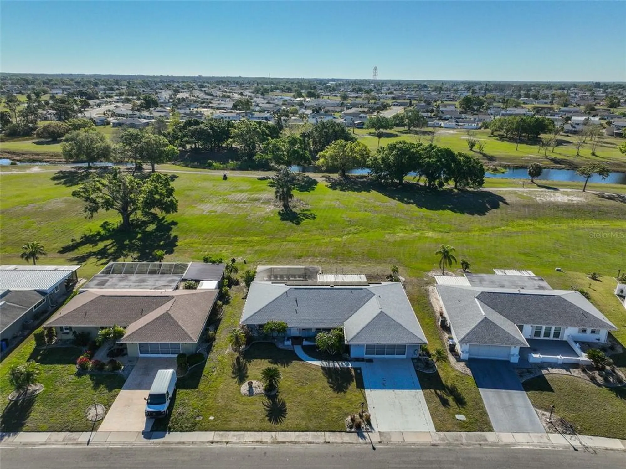 Property Slideshow image 2 of 53 | 672 allegheny dr, Sun City Center, FL, 33573