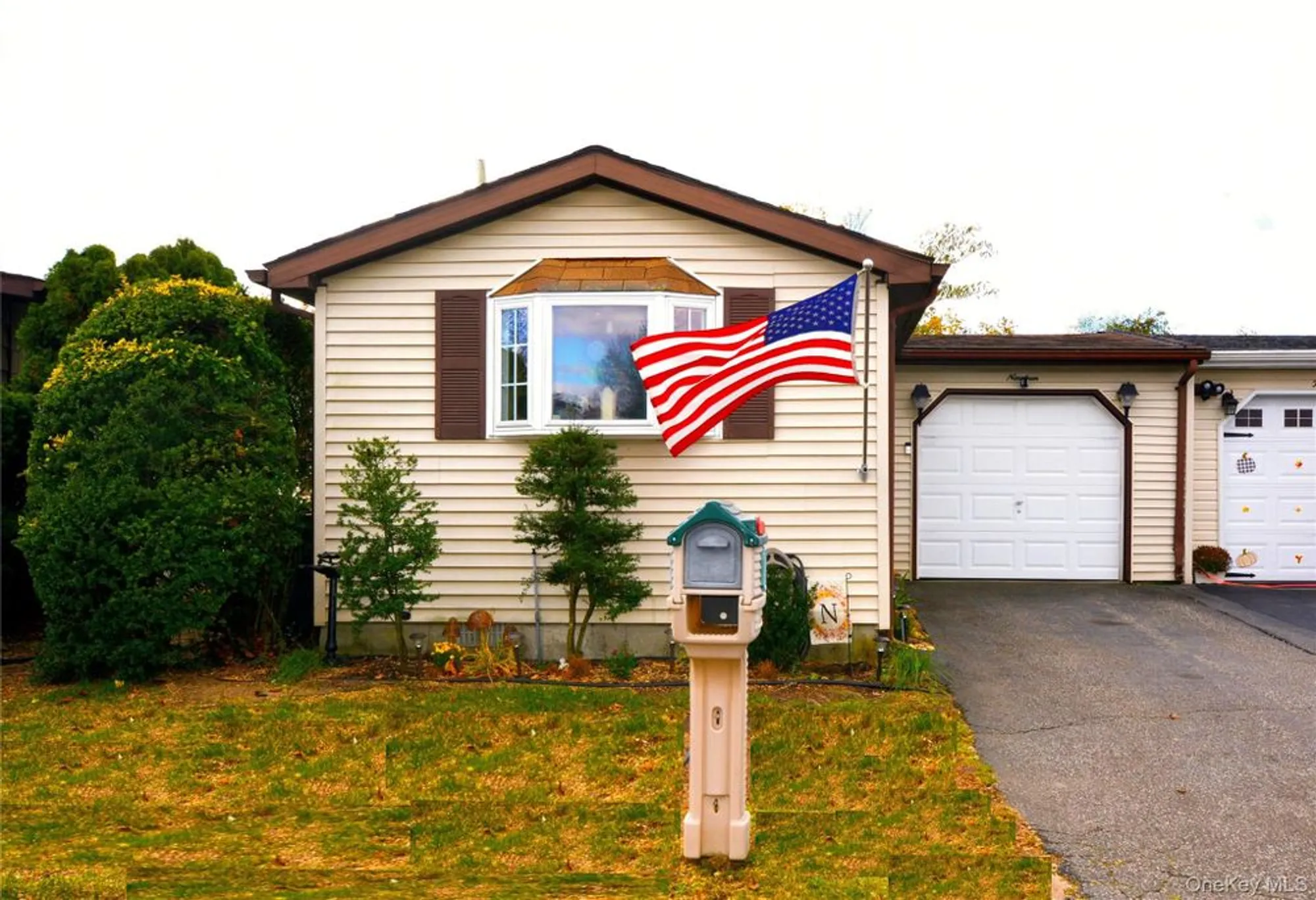 Property Slideshow image 2 of 25 | 19 dogwood ln, Manorville, NY, 11949