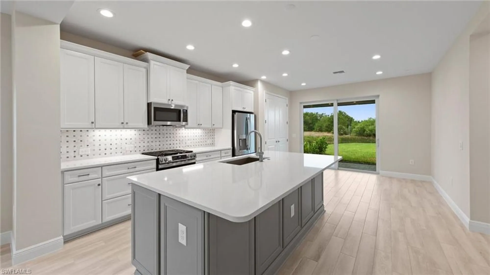 Property Slideshow image 9 of 33 | 2937 heritage pines dr, Fort Myers, FL, 33905