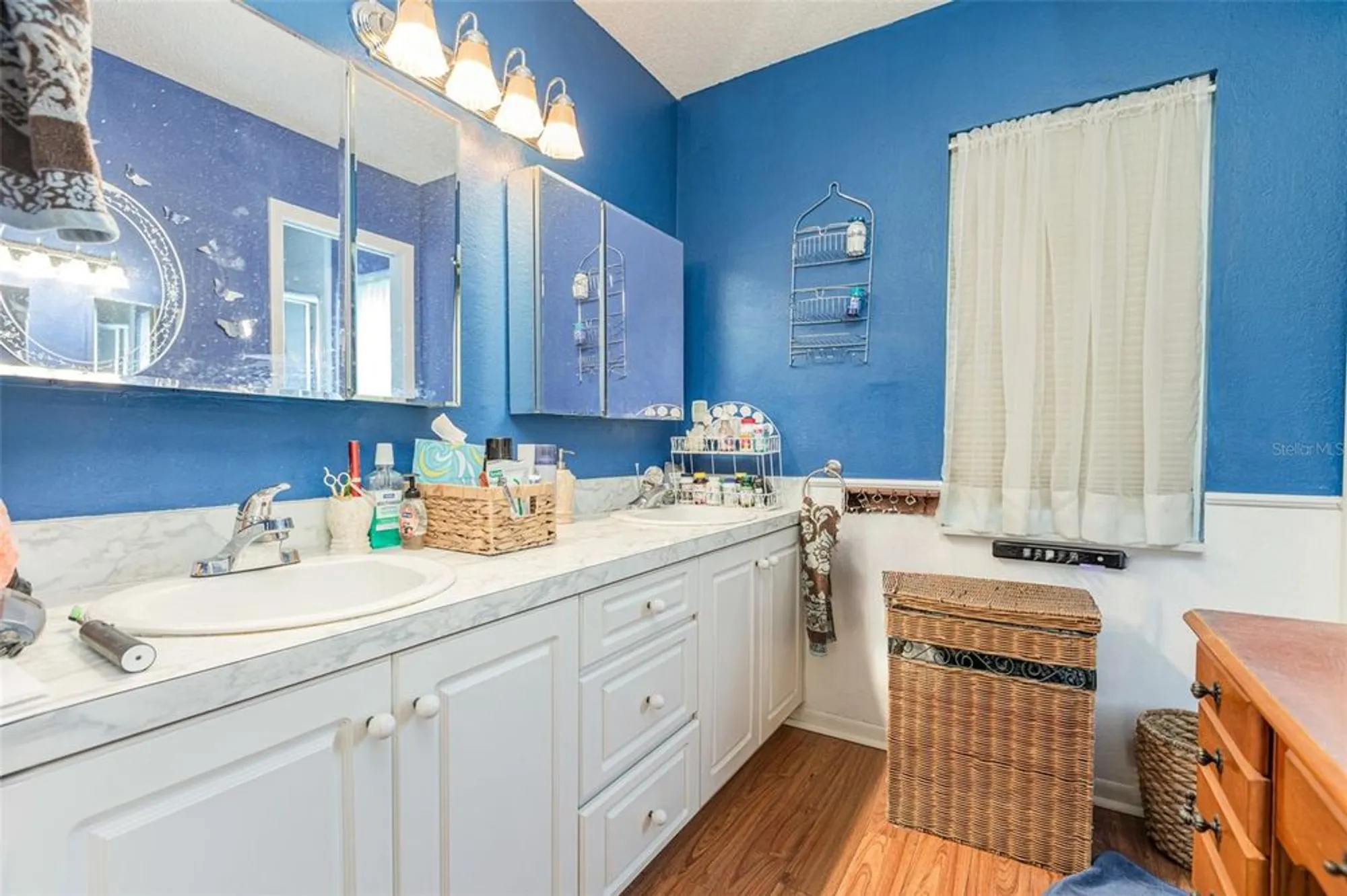 Property Slideshow image 21 of 48 | 305 cranston pl, Sun City Center, FL, 33573