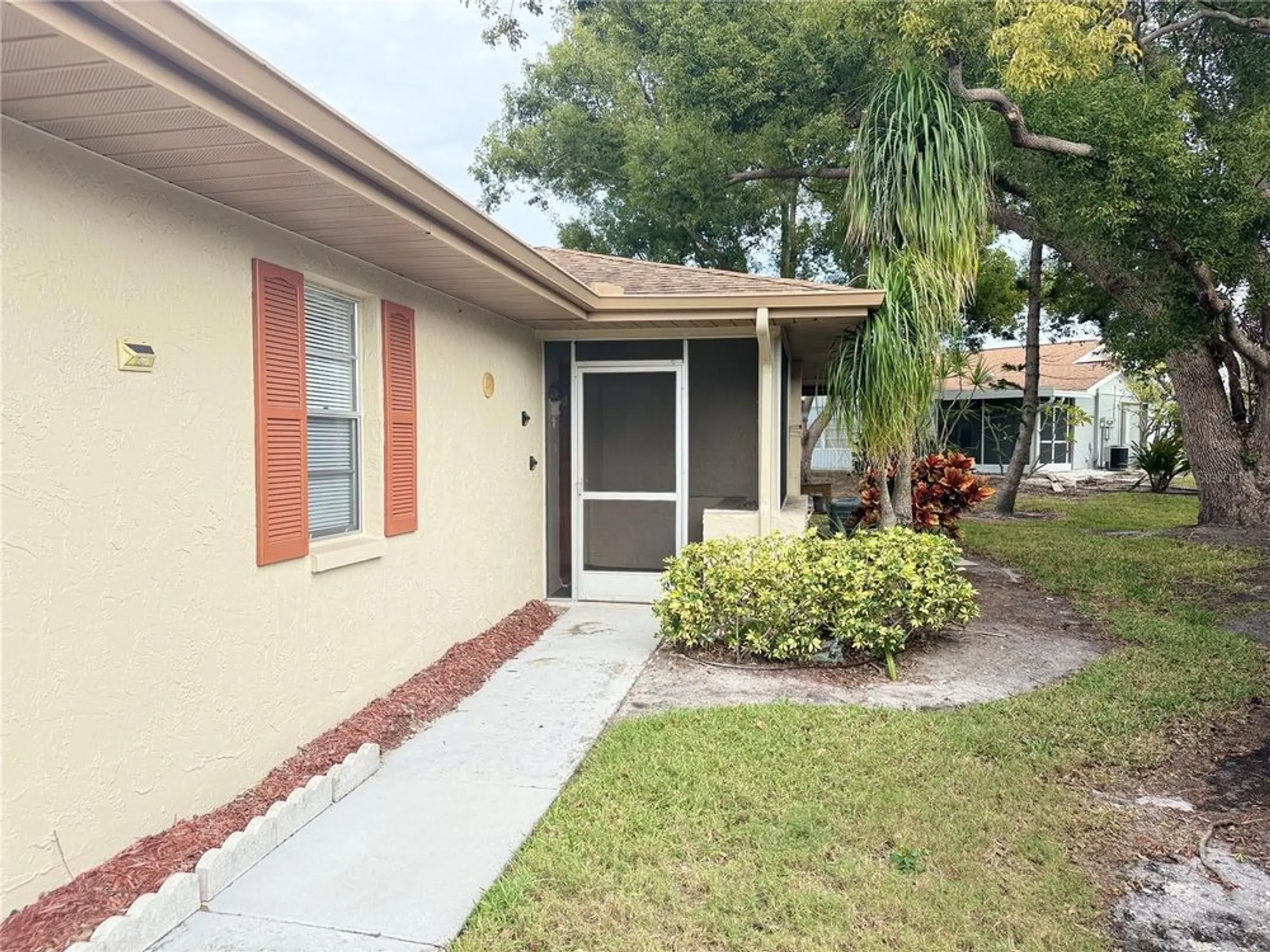 Property Slideshow image 4 of 37 | 407 feltham trl unit b, Sun City Center, FL, 33573