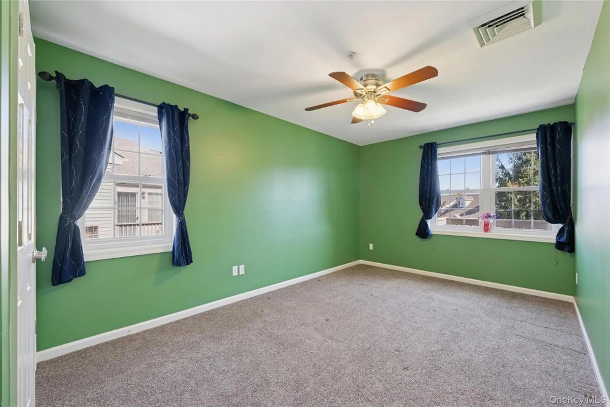 Property Slideshow image 14 of 39 | 1228 willow ln, Valley Stream, NY, 11580