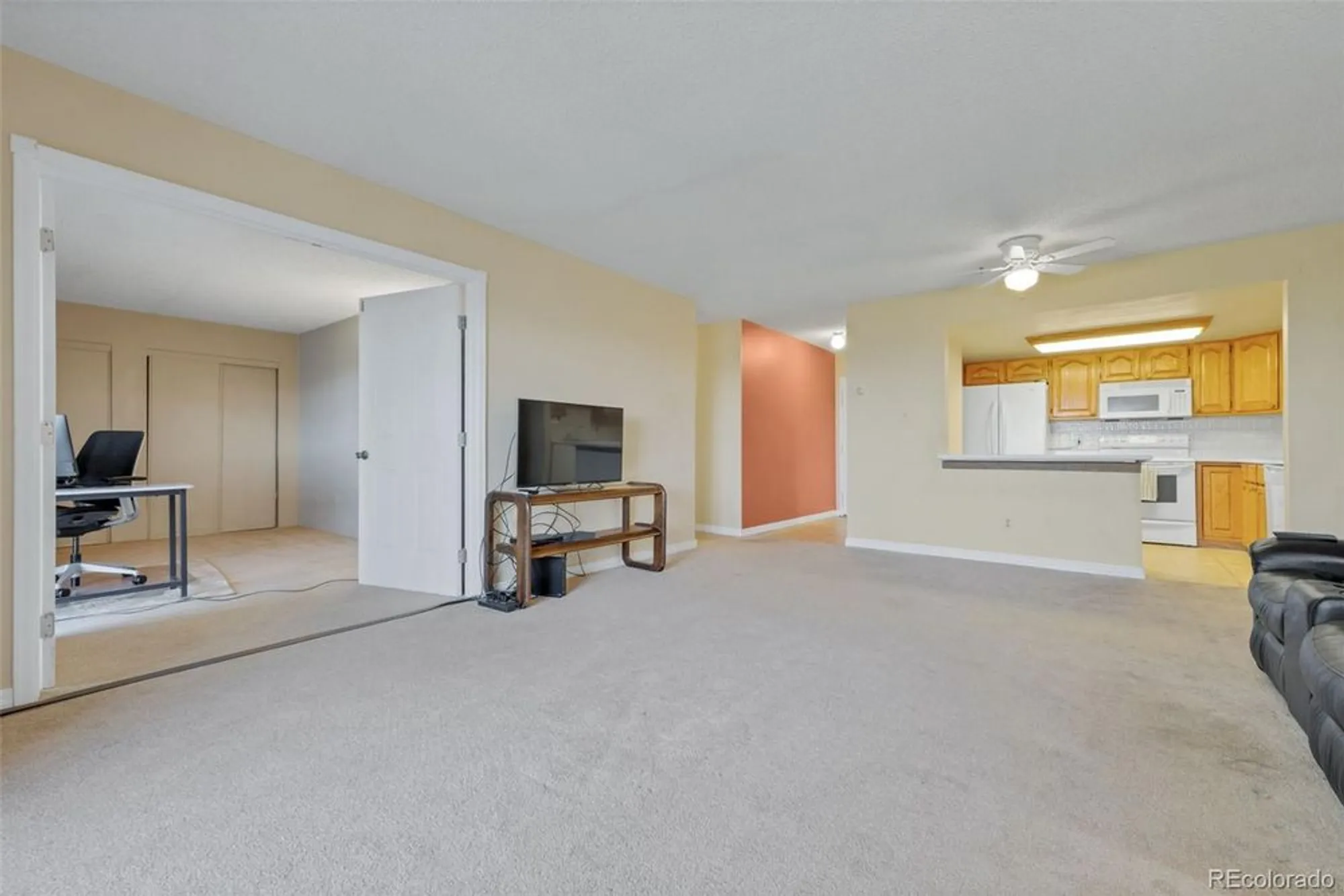 Property Slideshow image 9 of 44 | 14001 e marina dr apt 607, Aurora, CO, 80014