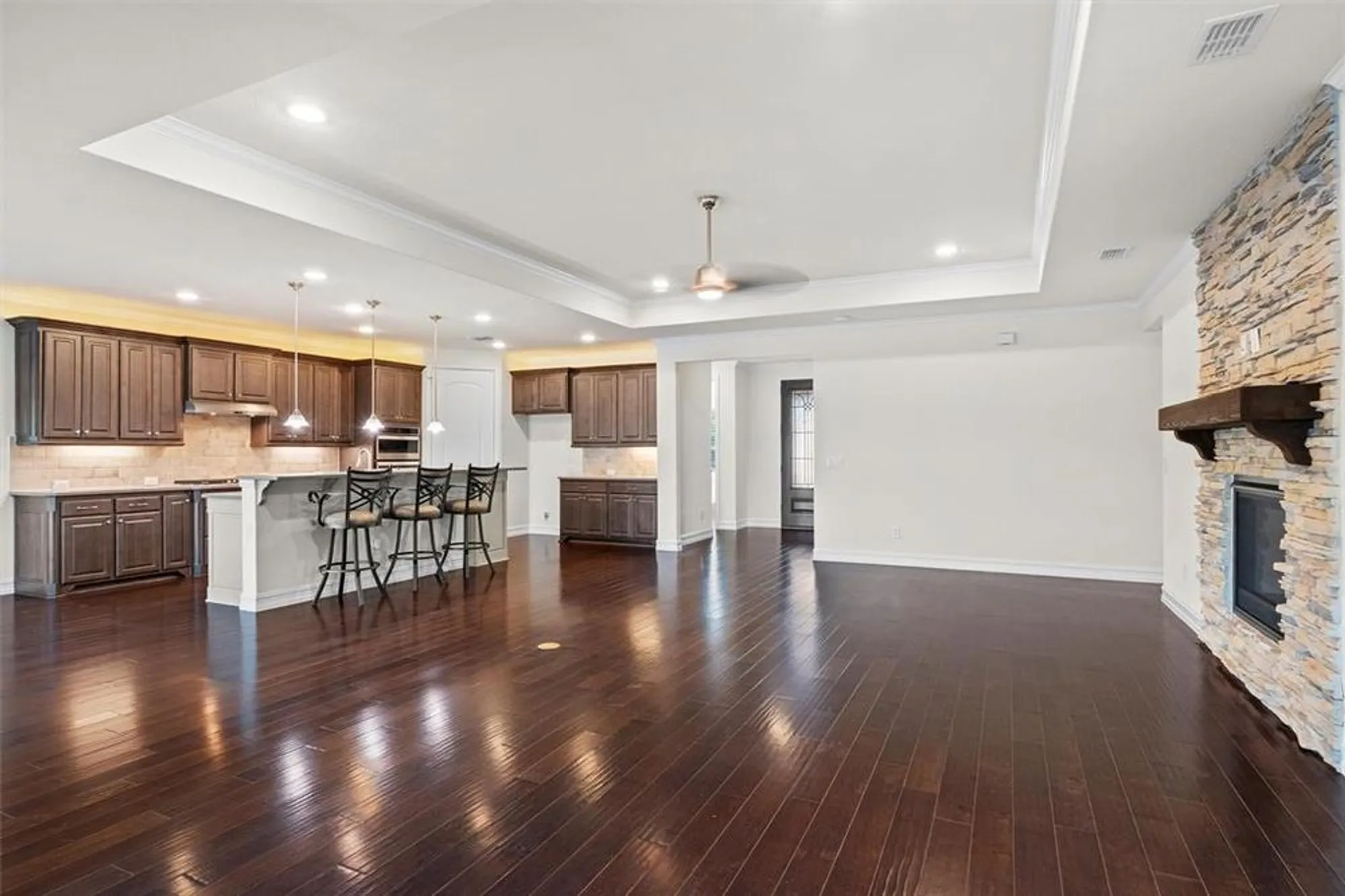 Property Slideshow image 9 of 38 | 2112 vista creek dr, Frisco, TX, 75036