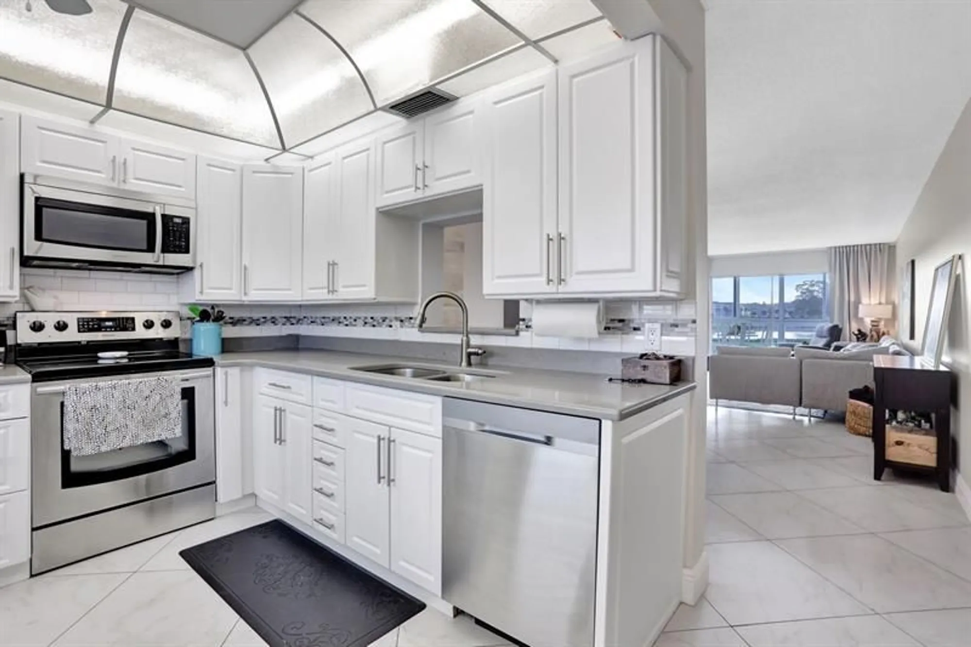 Property Slideshow image 4 of 67 | 2802 victoria way e2, Coconut Creek, FL, 33066