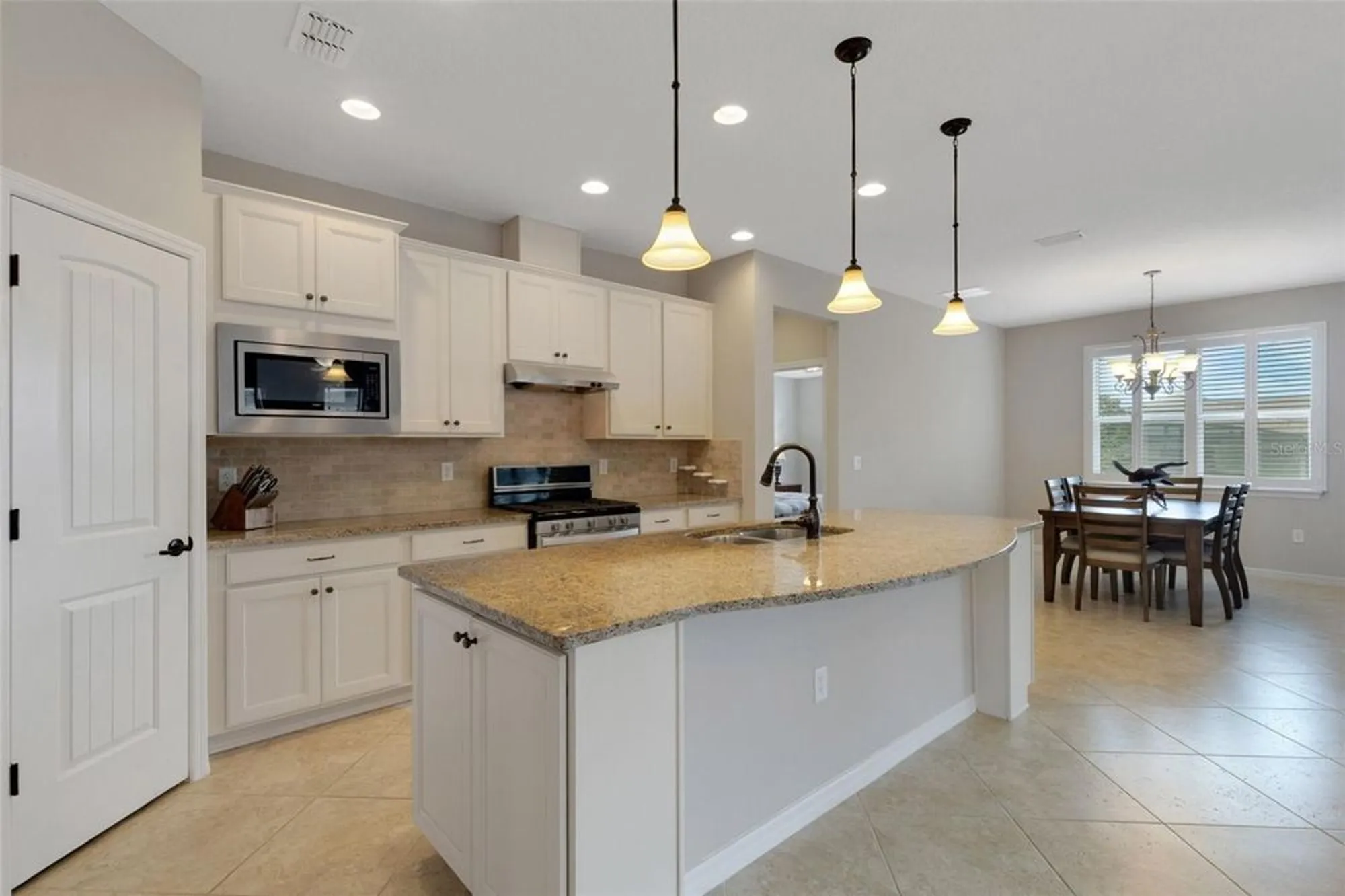 Property Slideshow image 11 of 70 | 613 cantabria dr, Davenport, FL, 33837