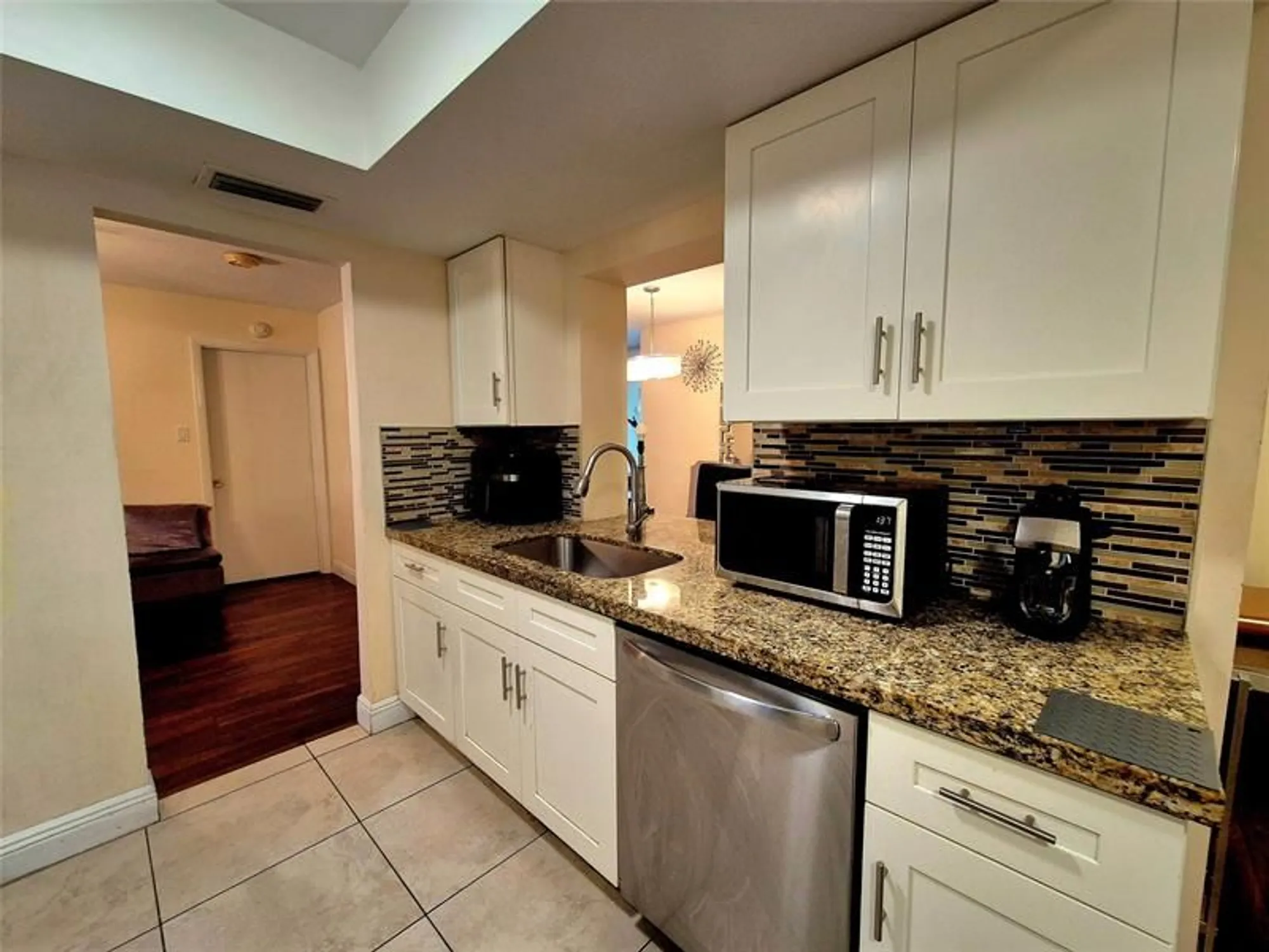 Property Slideshow image 13 of 40 | 1390 nw 70th ln, Margate, FL, 33063