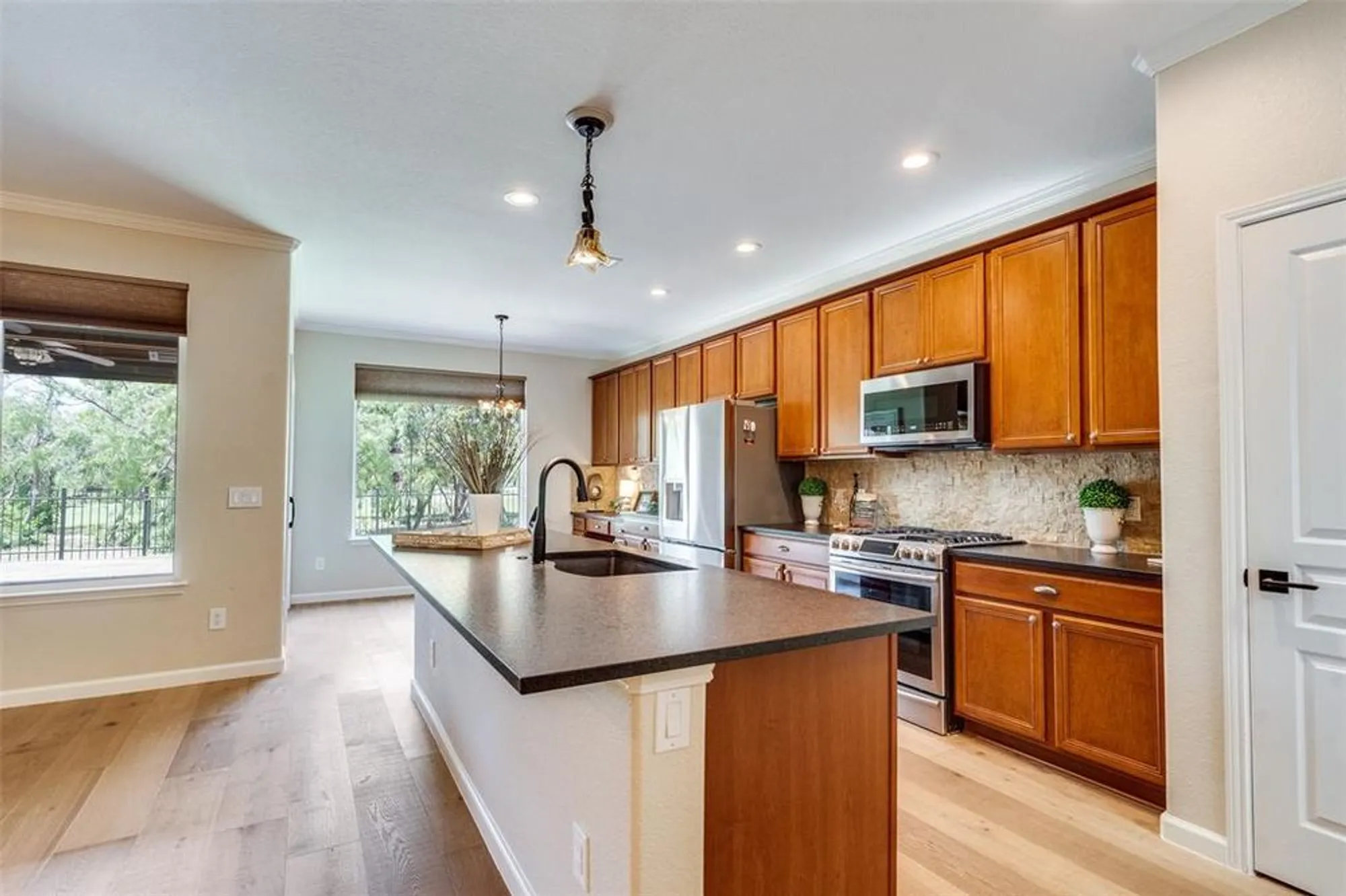 Property Slideshow image 12 of 30 | 6739 festival ln, Frisco, TX, 75036