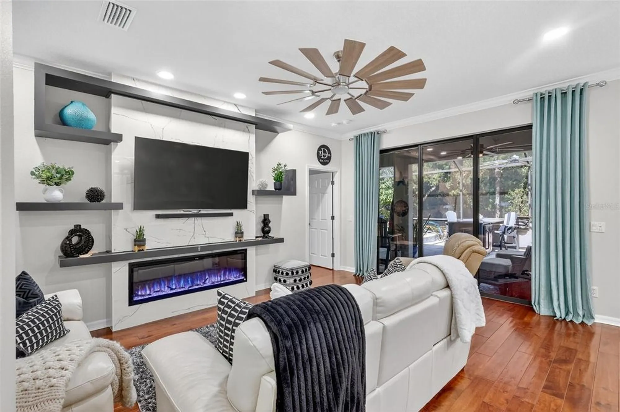 Property Slideshow image 31 of 54 | 145 silver falls dr, Apollo Beach, FL, 33572