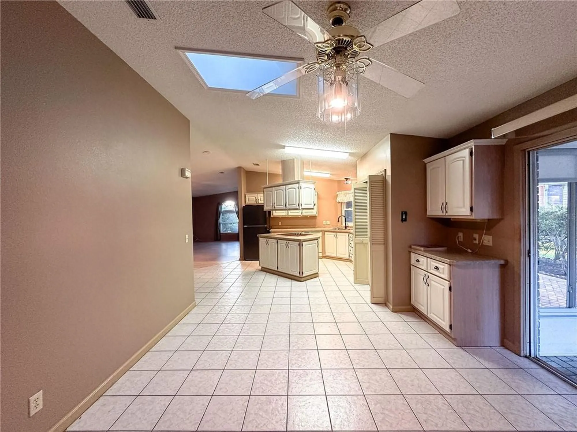 Property Slideshow image 13 of 58 | 1204 maria ct, Lady Lake, FL, 32159