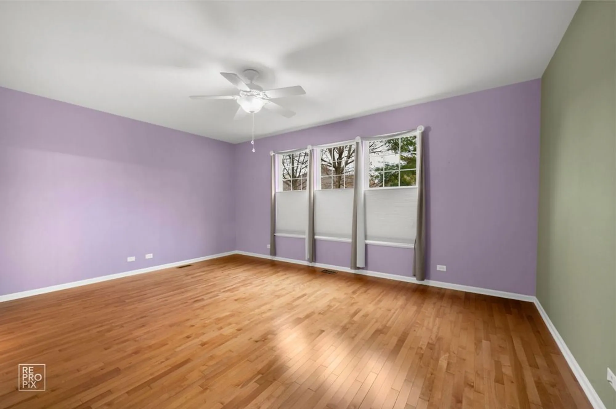 Property Slideshow image 10 of 25 | 1870 hampshire dr, Hoffman Estates, IL, 60192