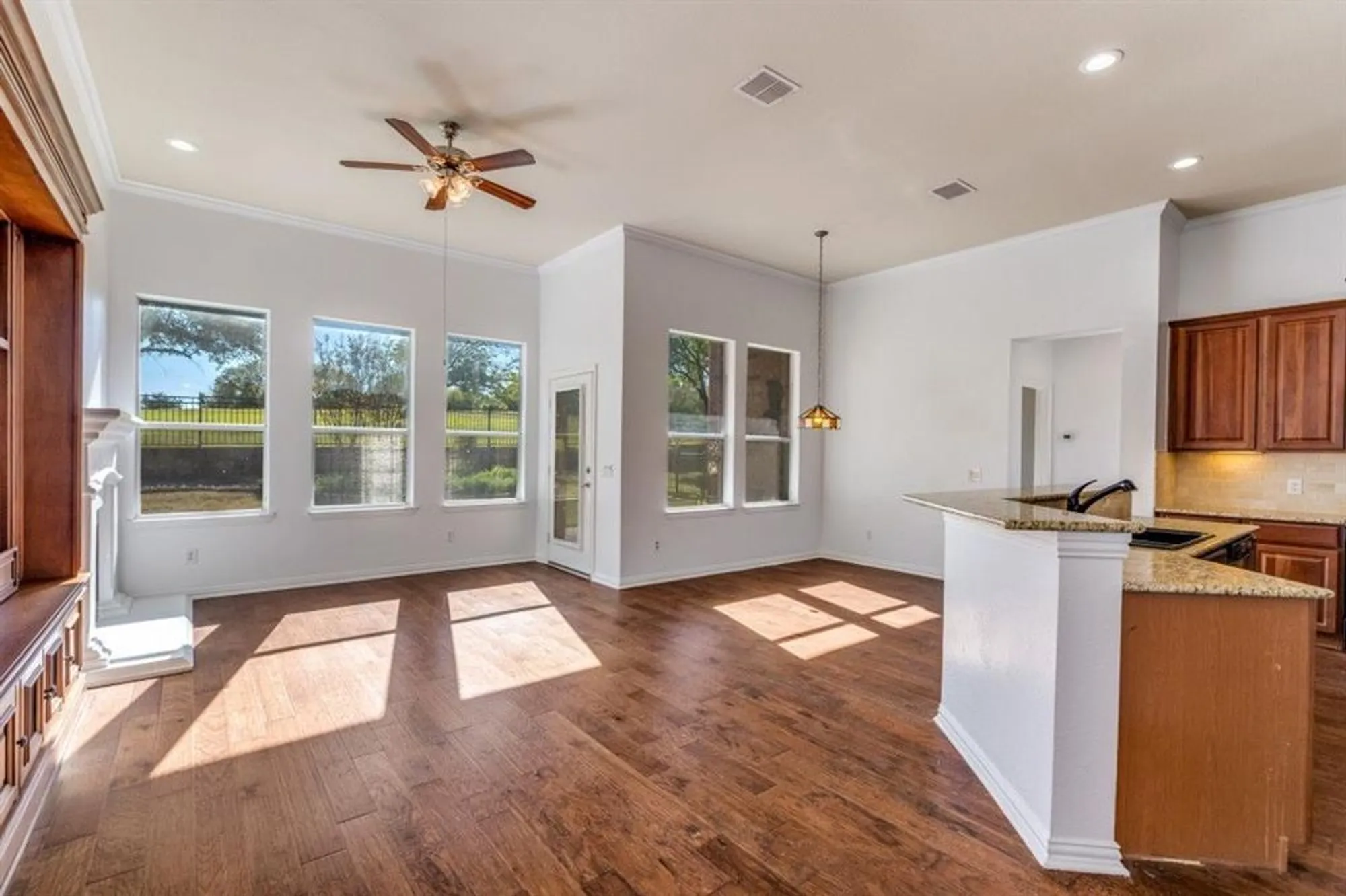 Property Slideshow image 6 of 25 | 727 scenic ranch cir, Fairview, TX, 75069