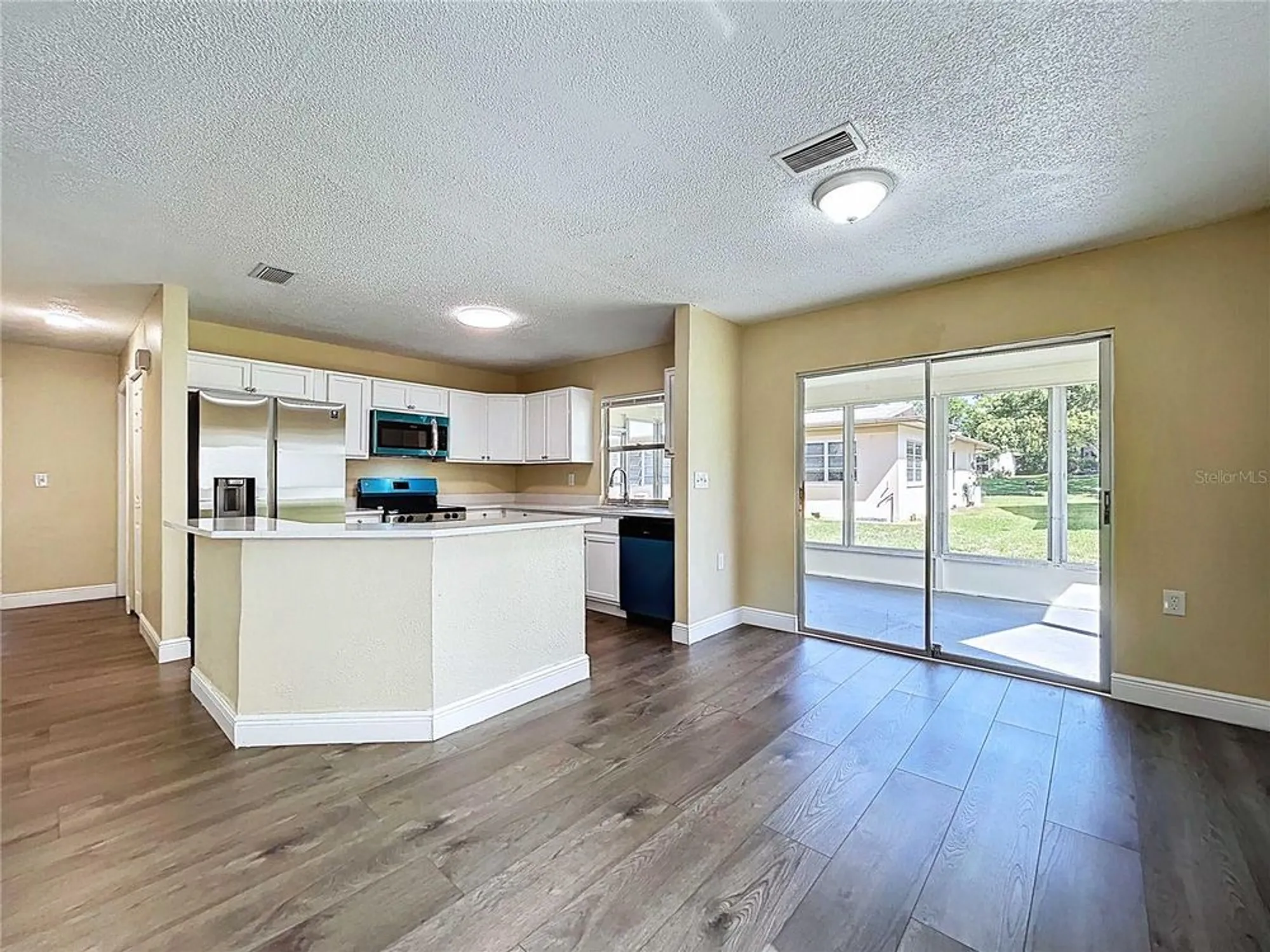 Property Slideshow image 6 of 26 | 8101 casuarina dr, Port Richey, FL, 34668