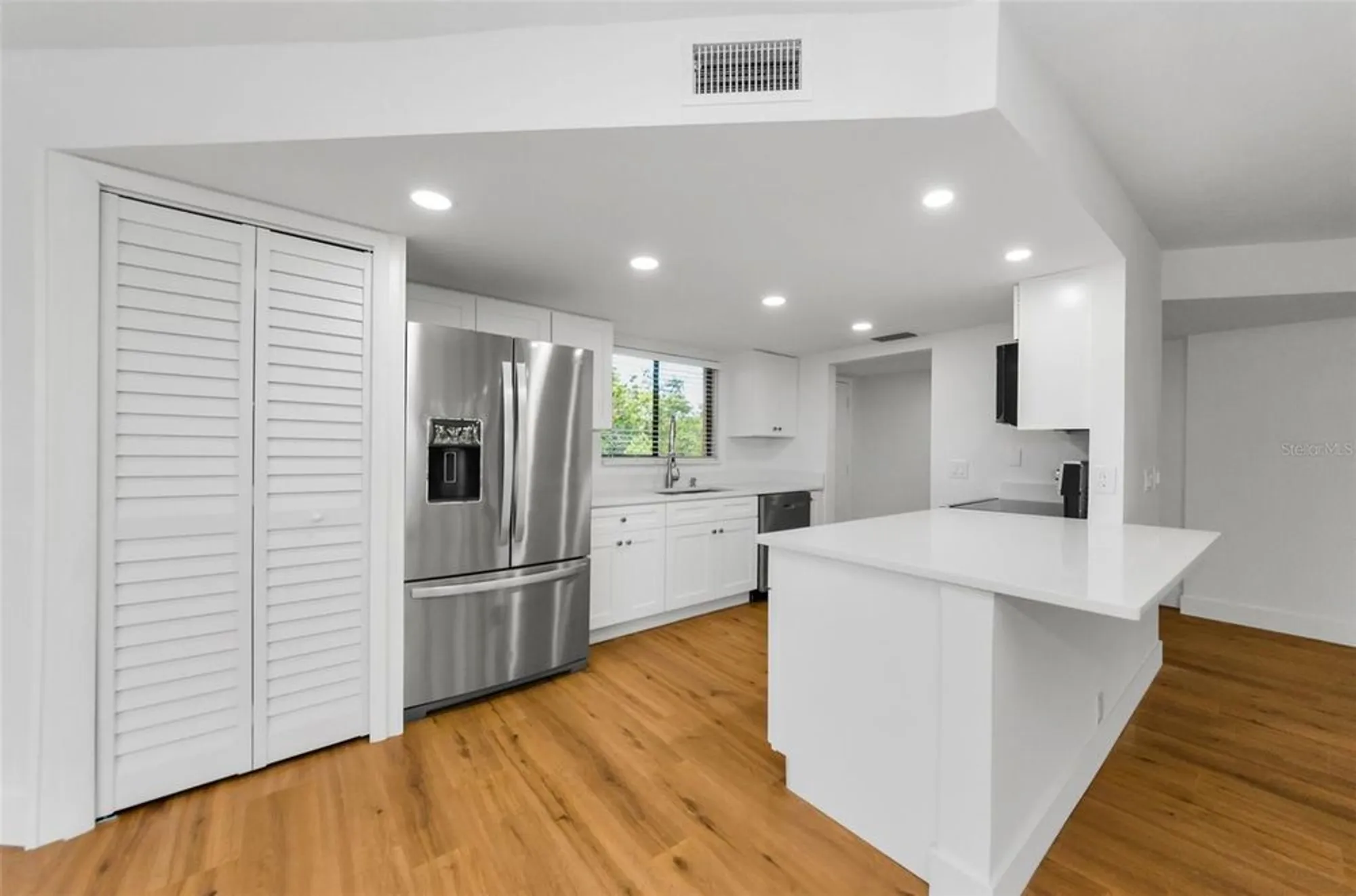 Property Slideshow image 9 of 47 | 3062 eastland blvd unit 308, Clearwater, FL, 33761