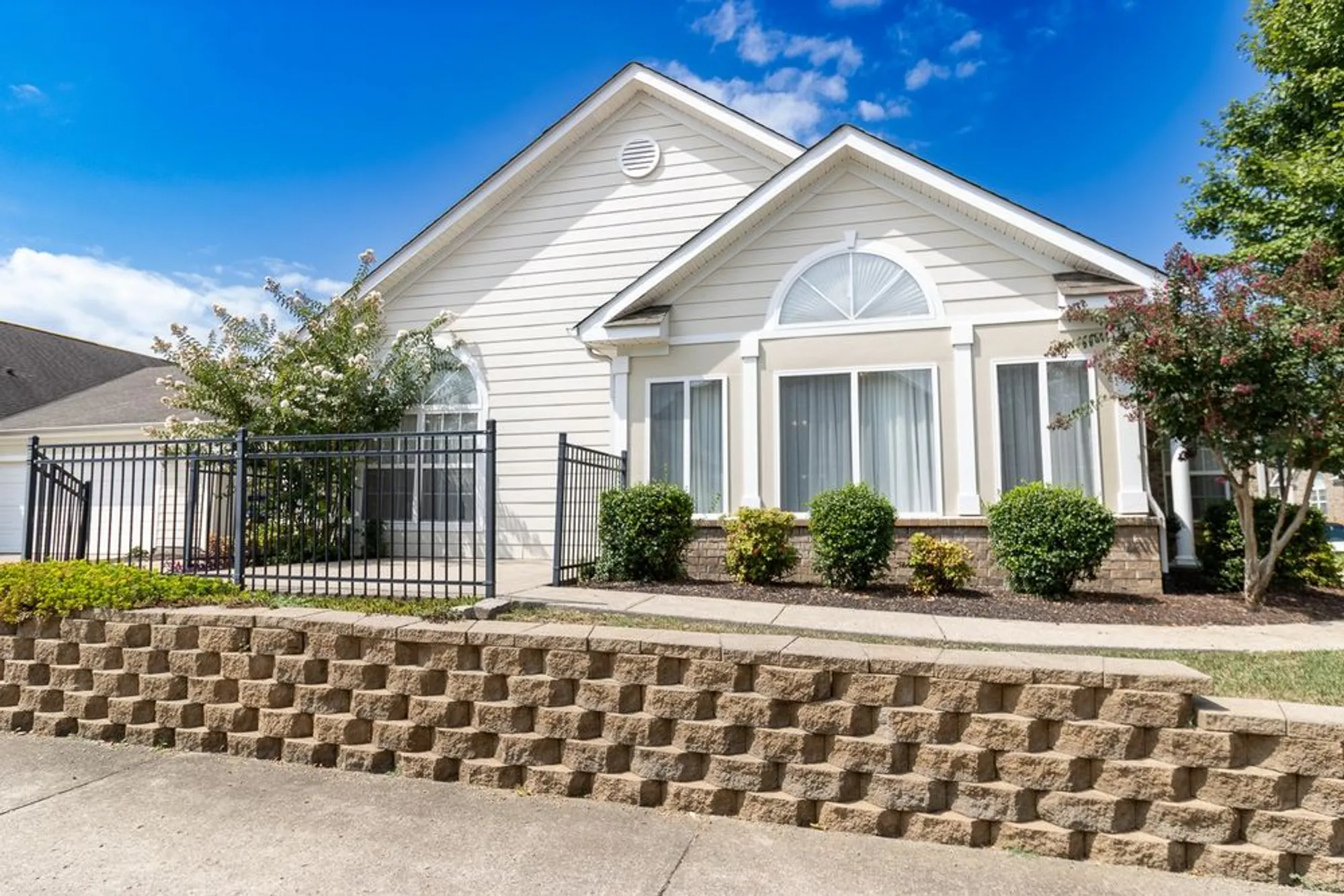 Property Slideshow image 6 of 29 | 825 s browns ln 1301, Gallatin, TN, 37066