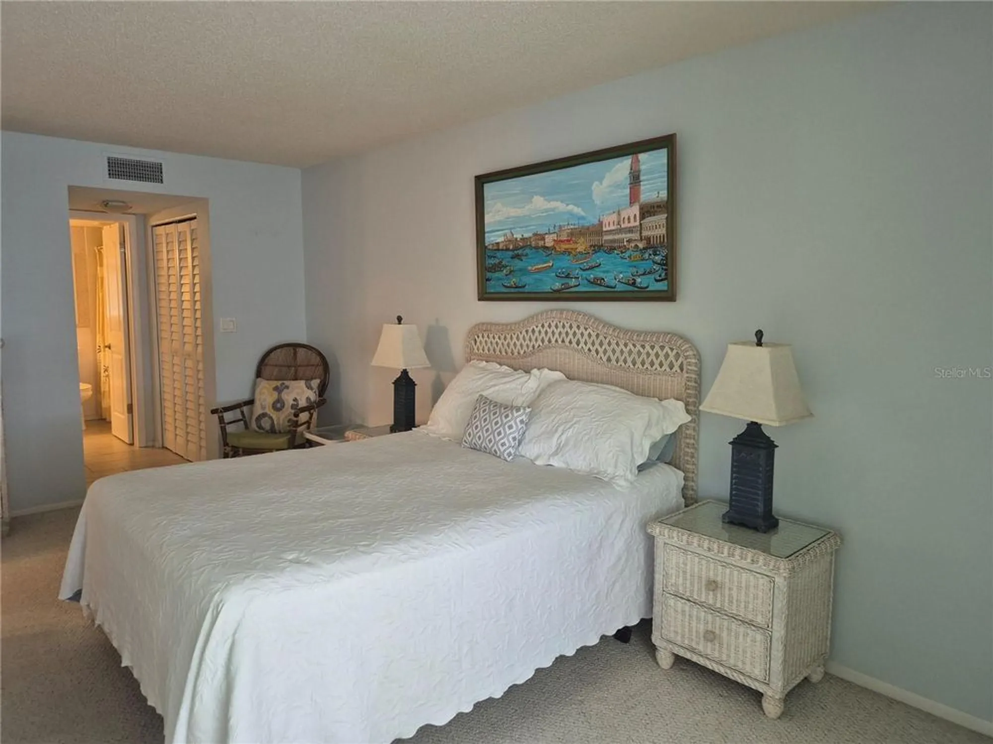 Property Slideshow image 12 of 25 | 4750 cove cir apt 304, St Petersburg, FL, 33708
