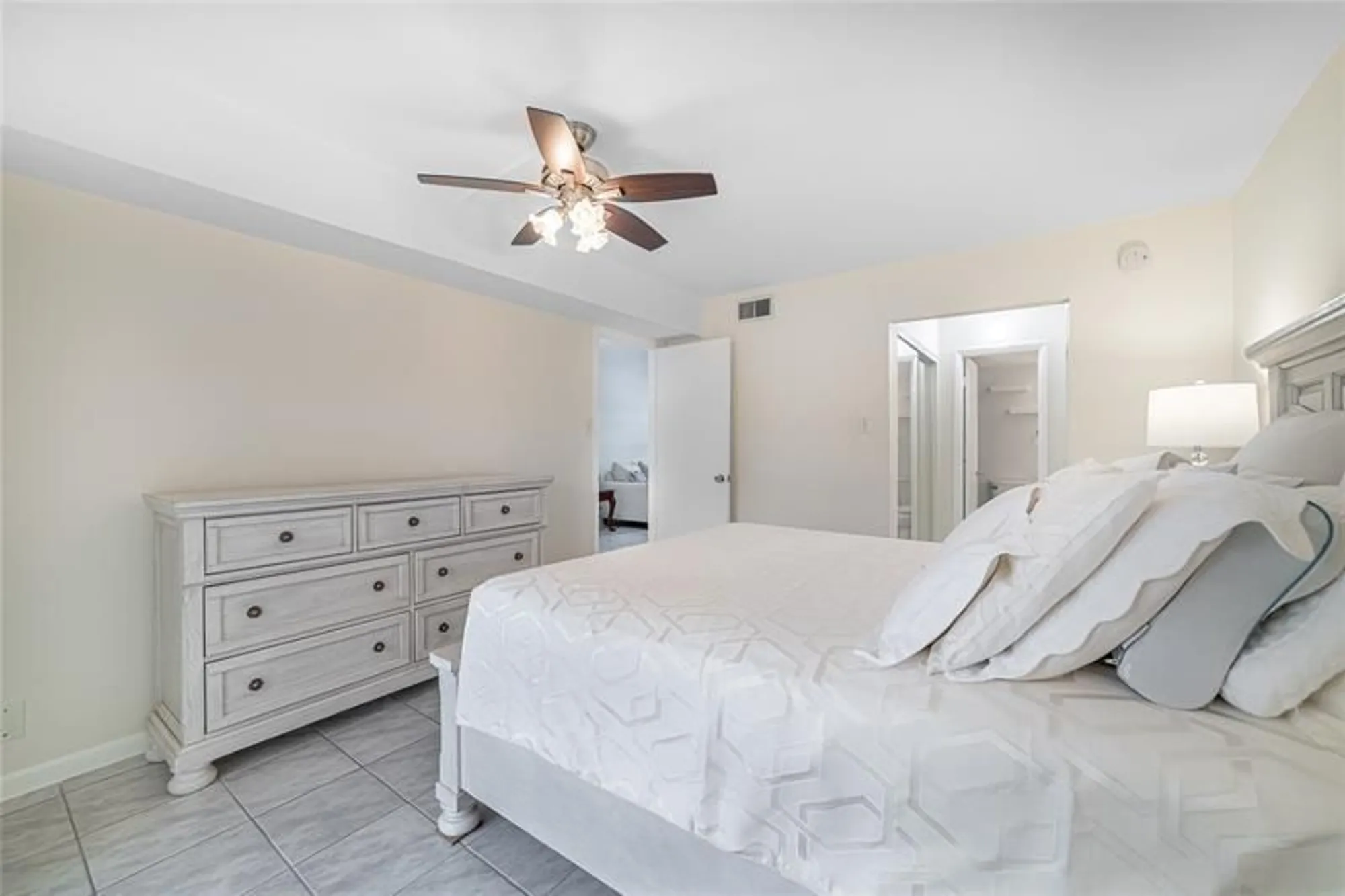 Property Slideshow image 5 of 30 | 600 nw 80th ave apt 105, Margate, FL, 33063