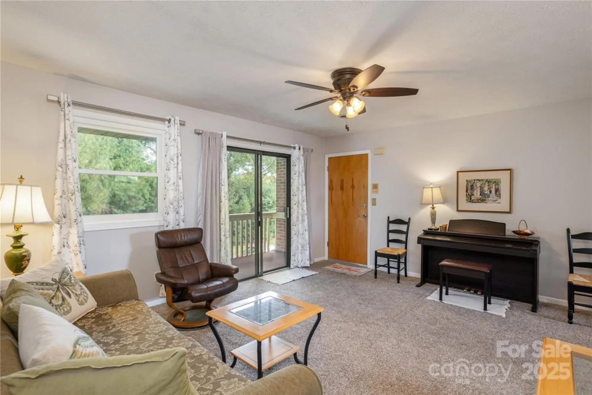 Property Slideshow image 1 of 25 | 103 oakwood pl apt 4, Hendersonville, NC, 28792