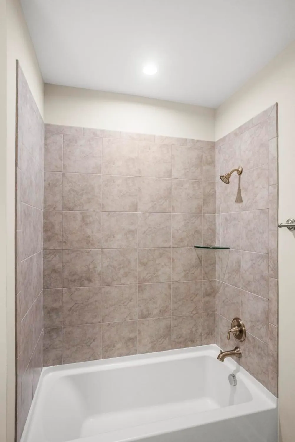 Property Slideshow image 26 of 60 | 141 saundersville rd apt 1402, Hendersonville, TN, 37075