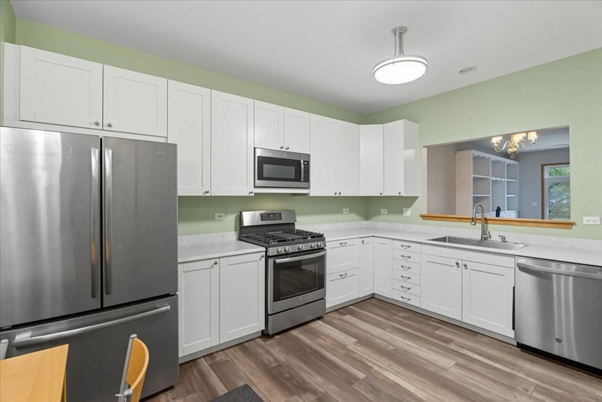 Property Slideshow image 8 of 25 | 2346 ashbrook ln, Grayslake, IL, 60030