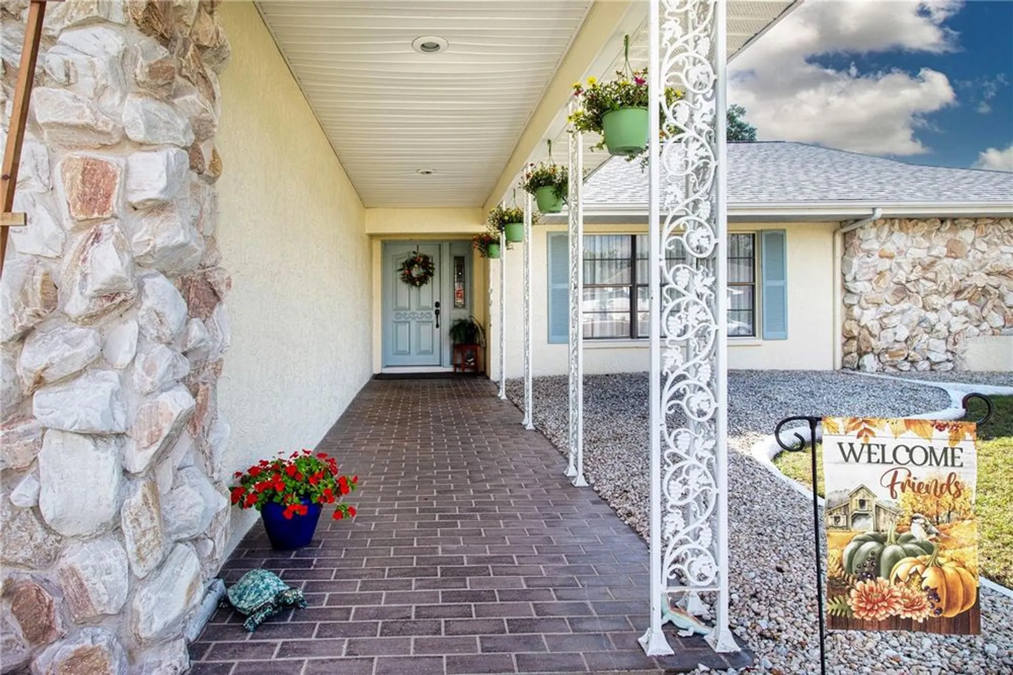 Property Slideshow image 7 of 69 | 2016 east view dr, Sun City Center, FL, 33573