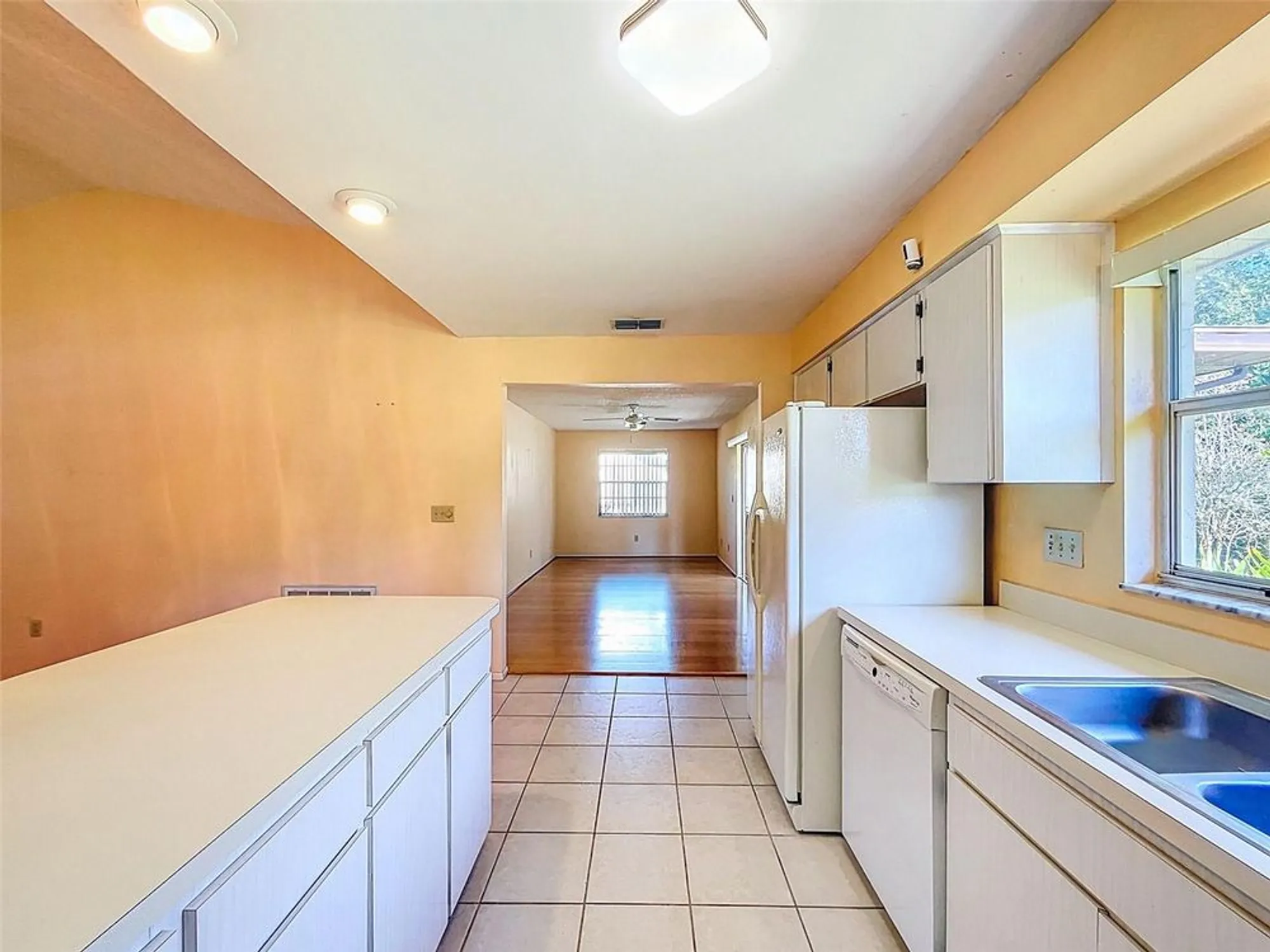 Property Slideshow image 17 of 51 | 1637 caledonia dr, Palm Harbor, FL, 34684