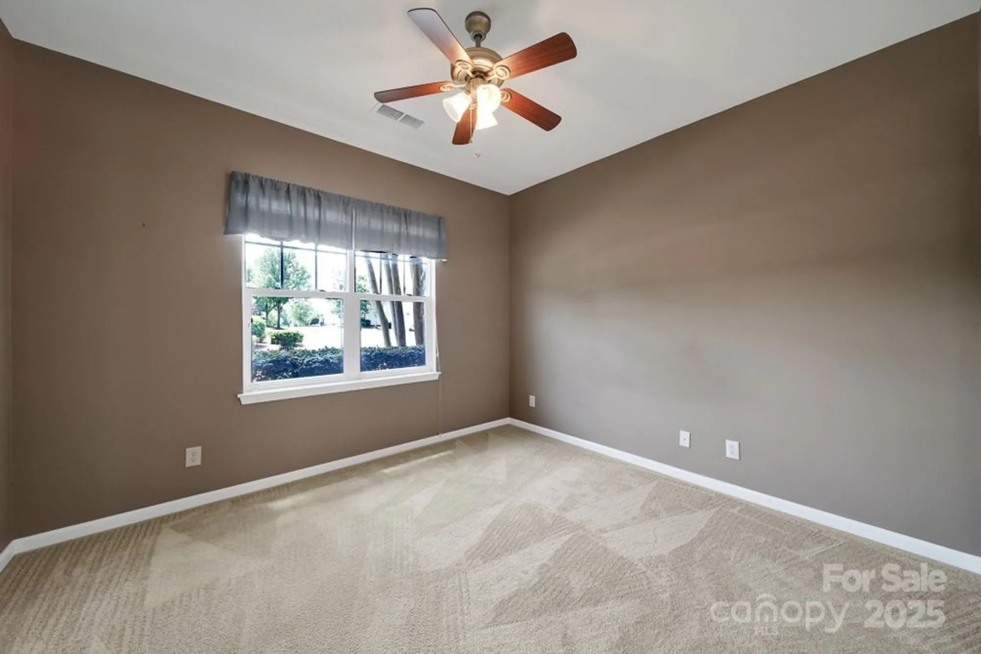 Property Slideshow image 19 of 41 | 28129 song sparrow ln, Fort Mill, SC, 29707