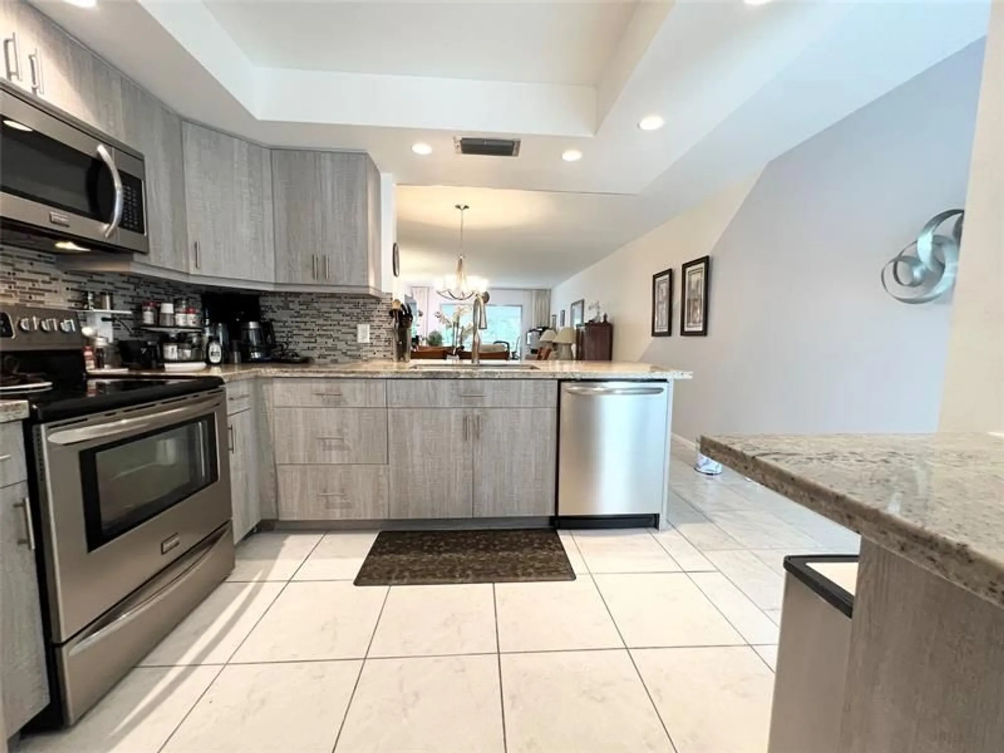 Property Slideshow image 4 of 40 | 3002 portofino isle e3, Coconut Creek, FL, 33066