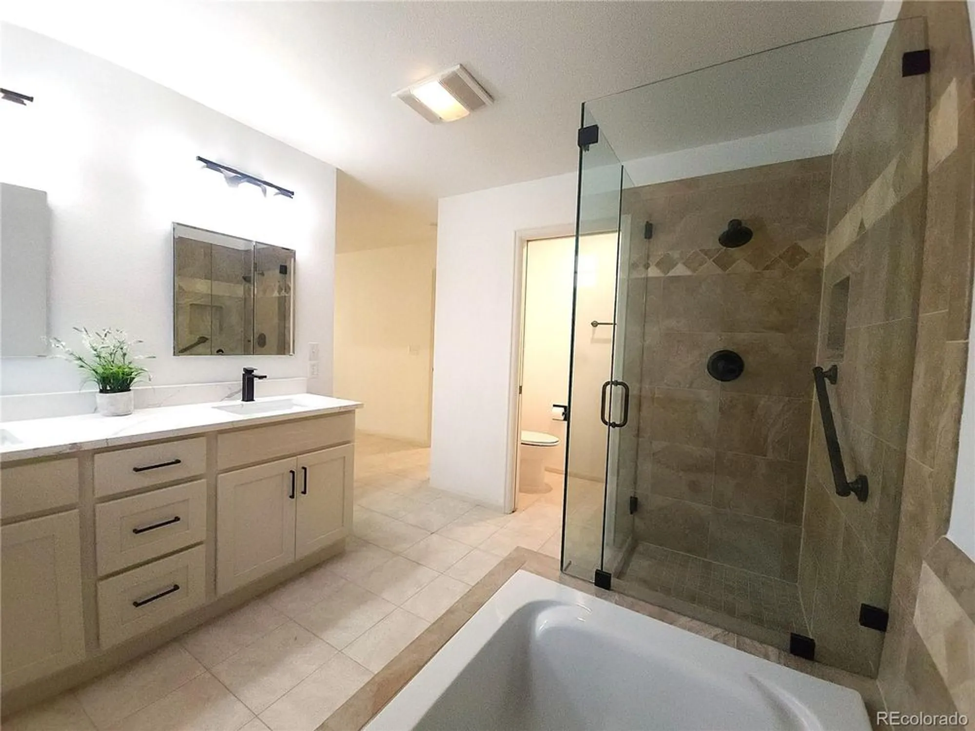 Property Slideshow image 11 of 31 | 4927 greenwich way, Highlands Ranch, CO, 80130