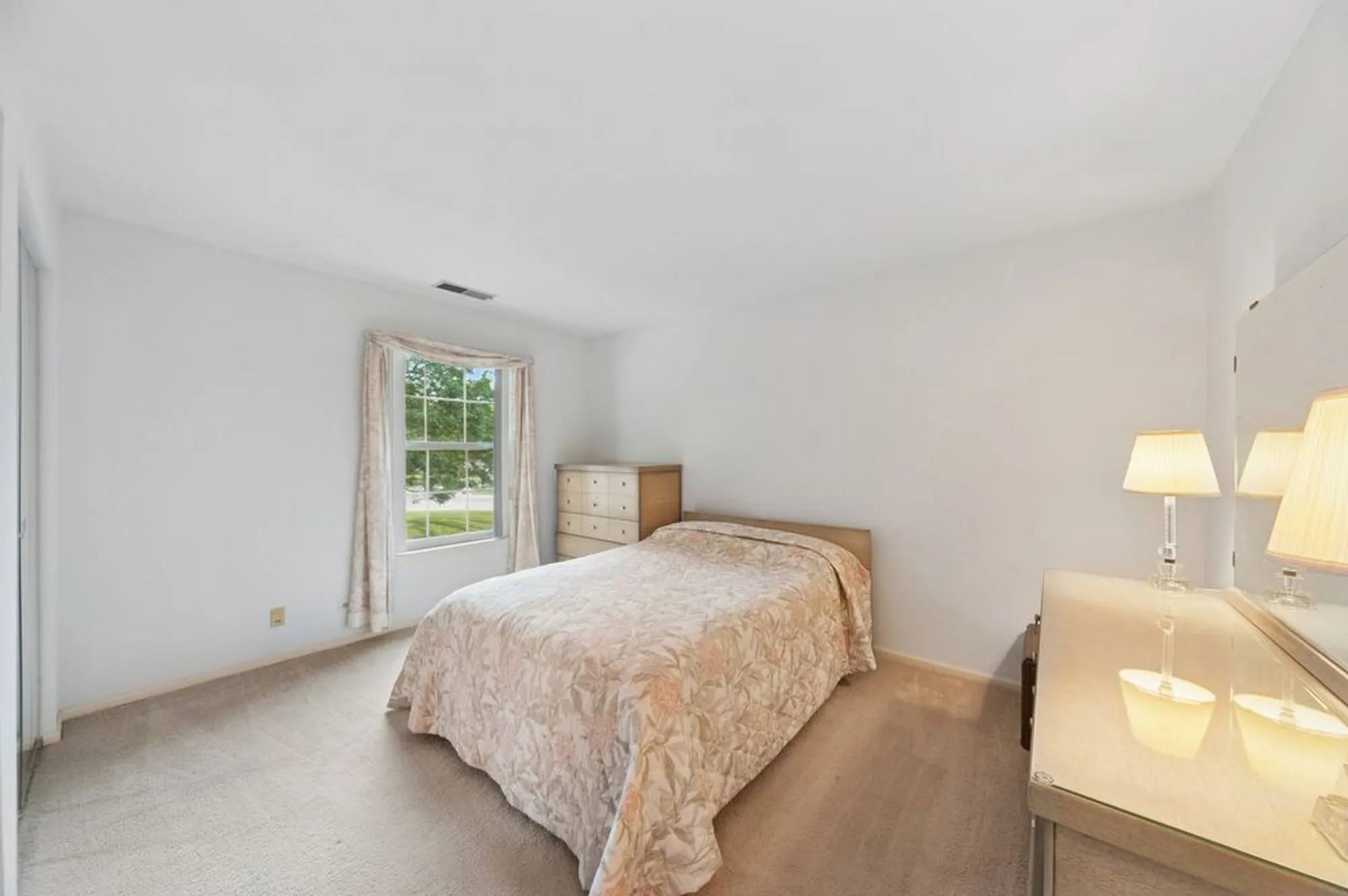 Property Slideshow image 15 of 20 | 501 aberdeen ln c, Prospect Heights, IL, 60070