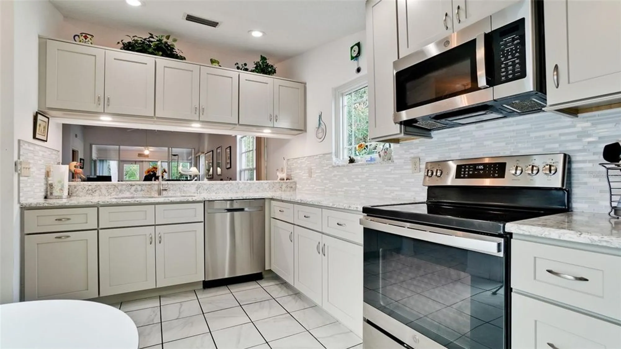 Property Slideshow image 16 of 46 | 512 sanderling cir, Bradenton, FL, 34209